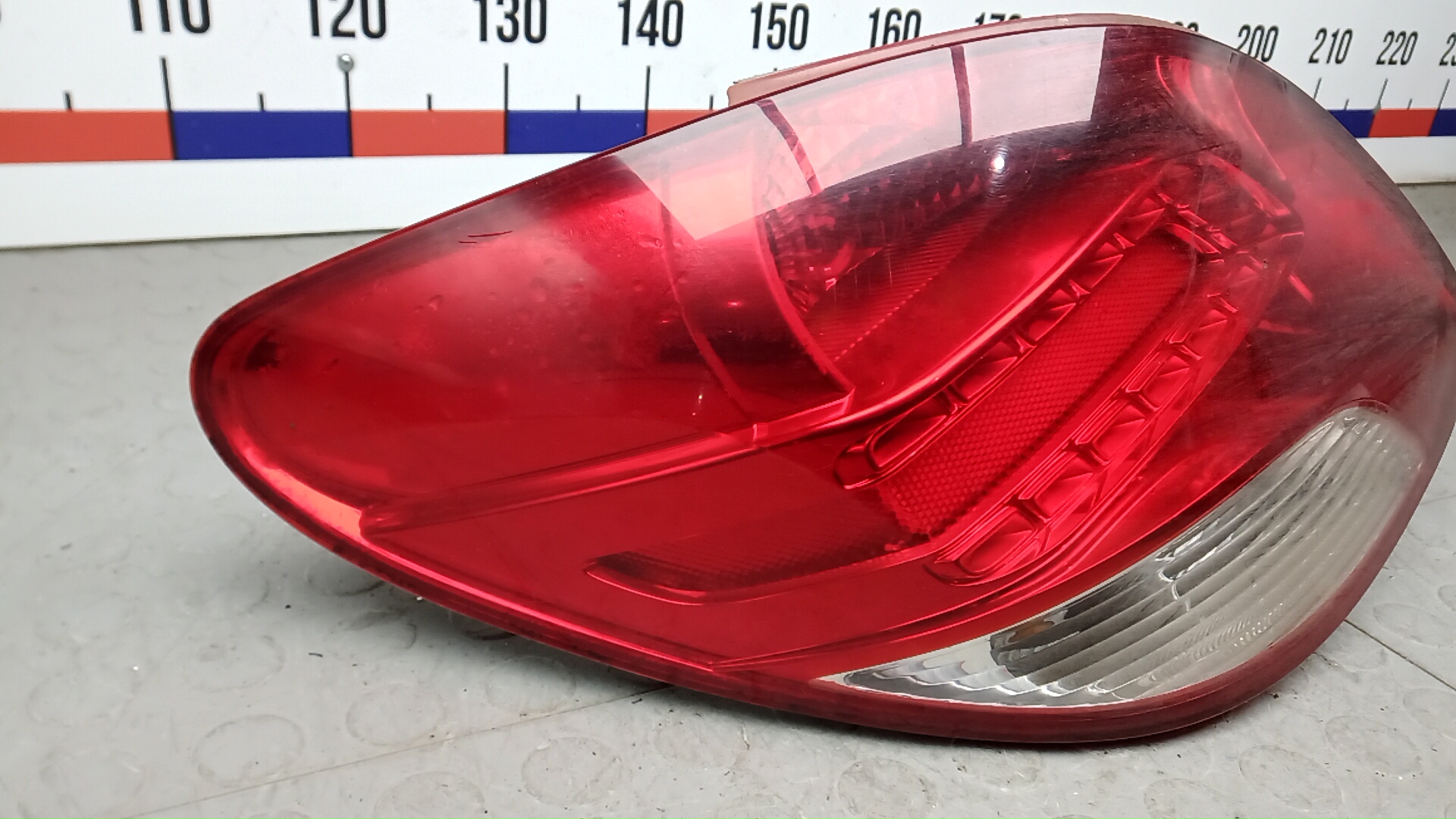 Фонарь задний левый