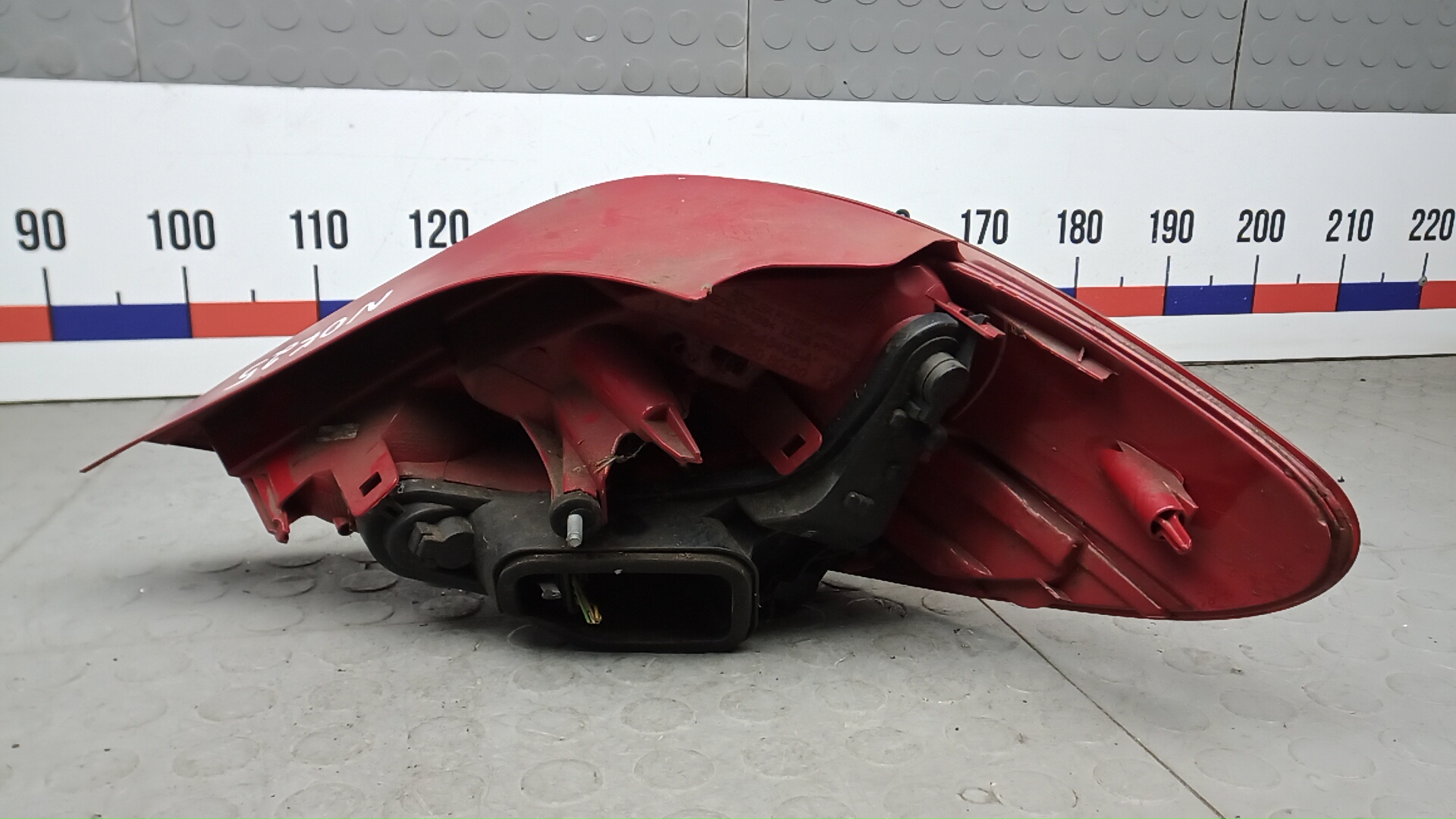 Фонарь задний левый