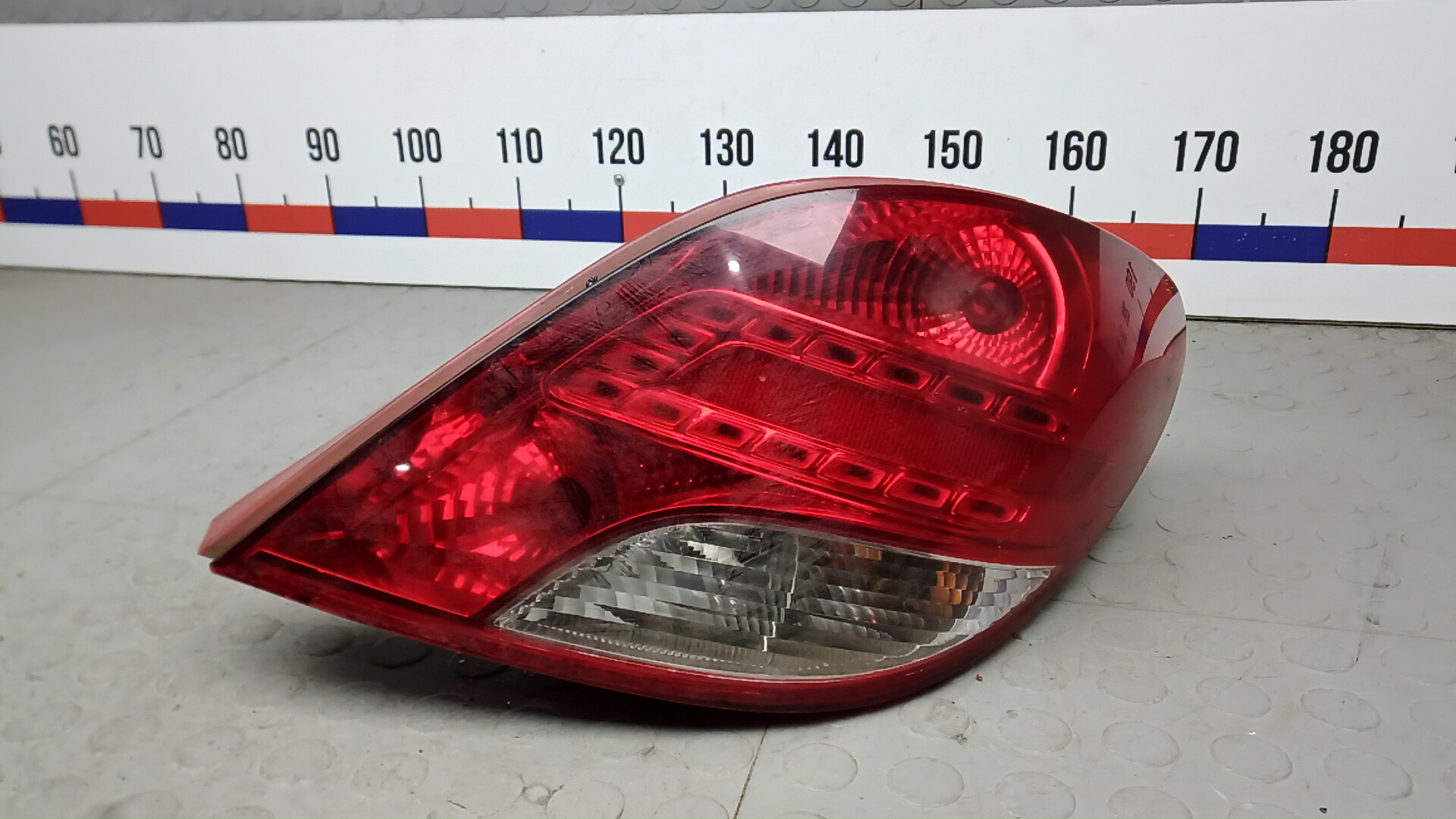 Фонарь задний правый