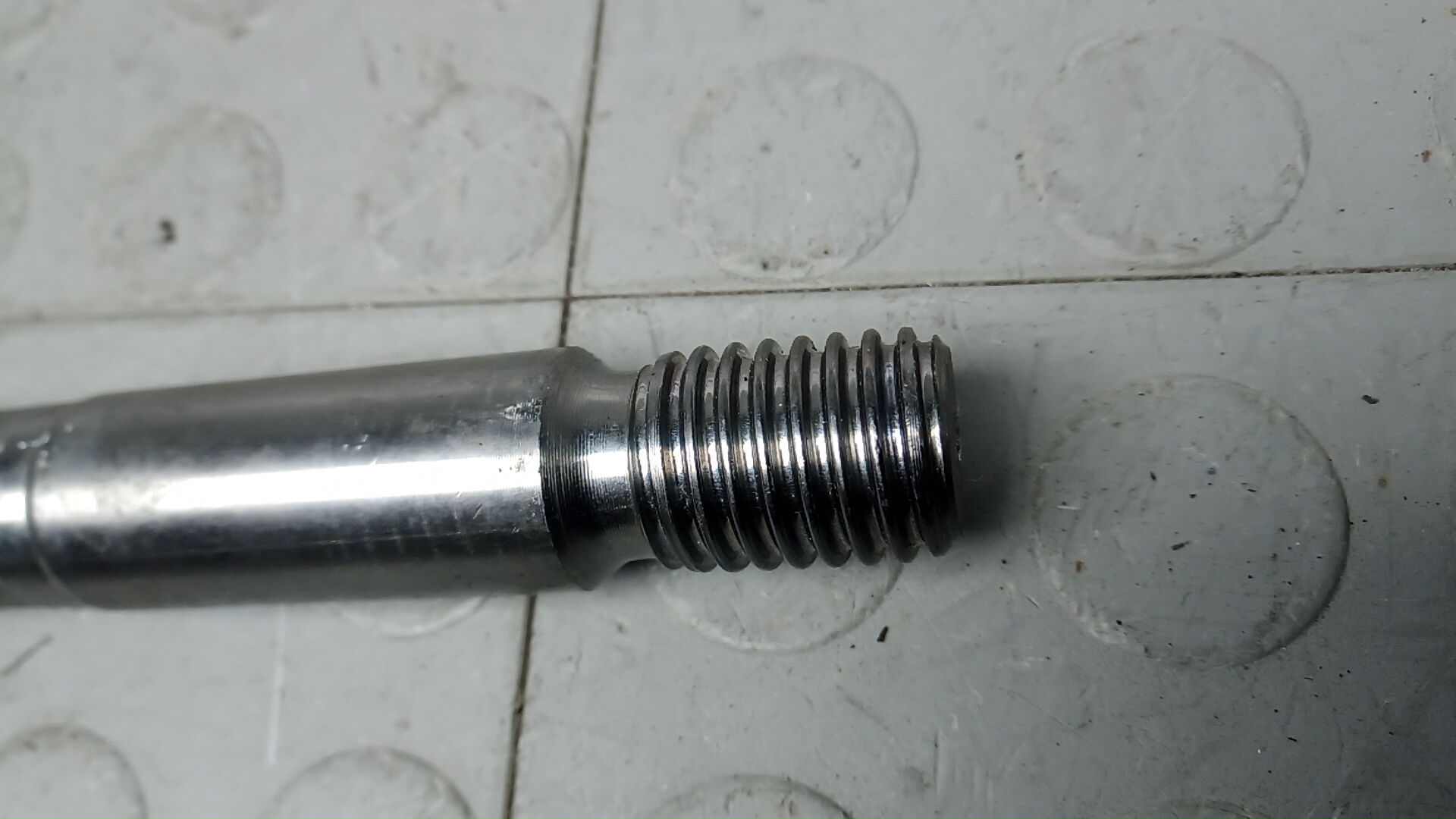 Крюк буксировочный