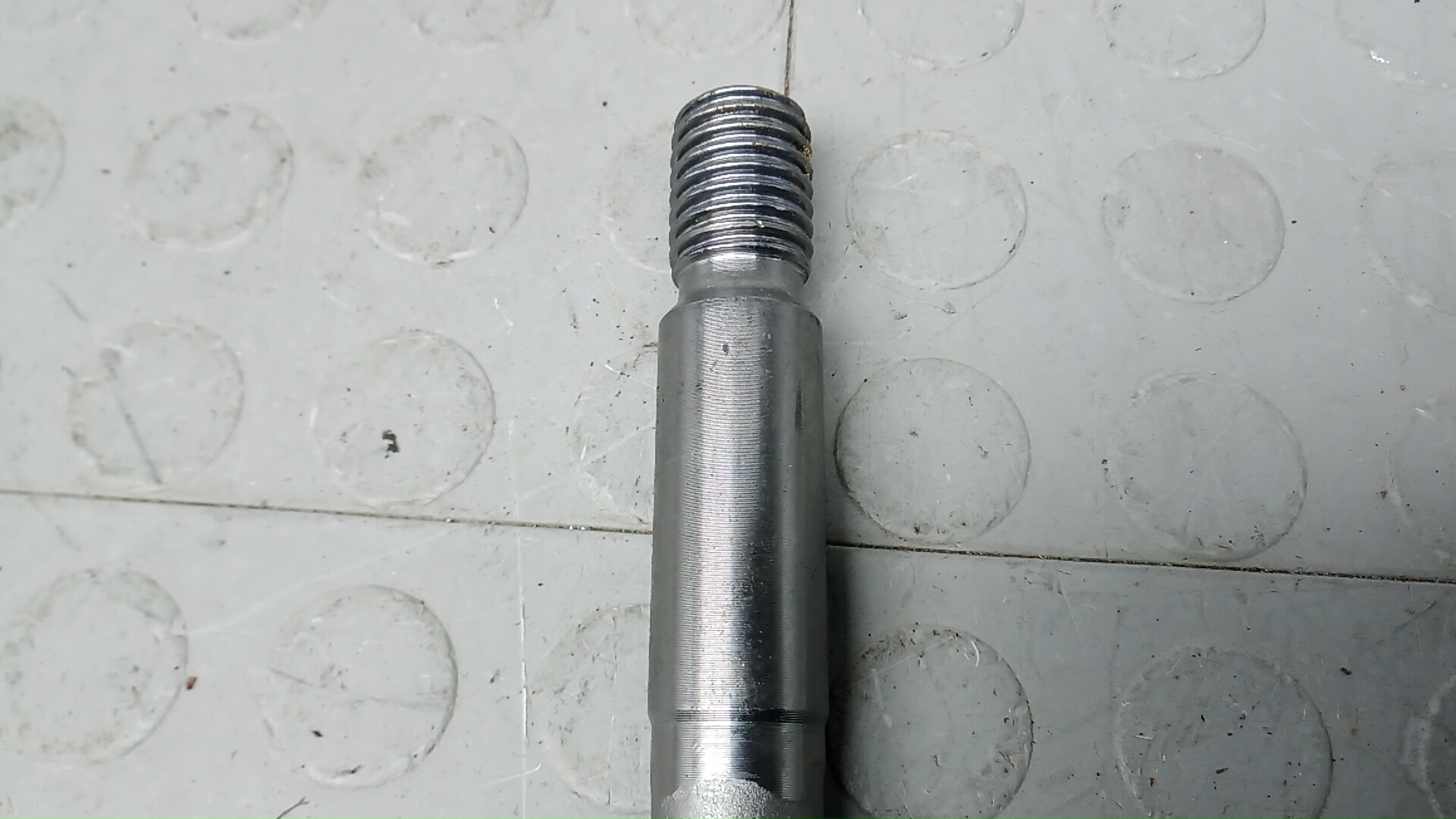 Крюк буксировочный