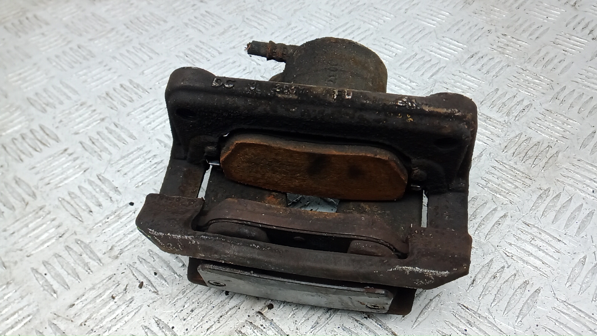 Суппорт передний левый