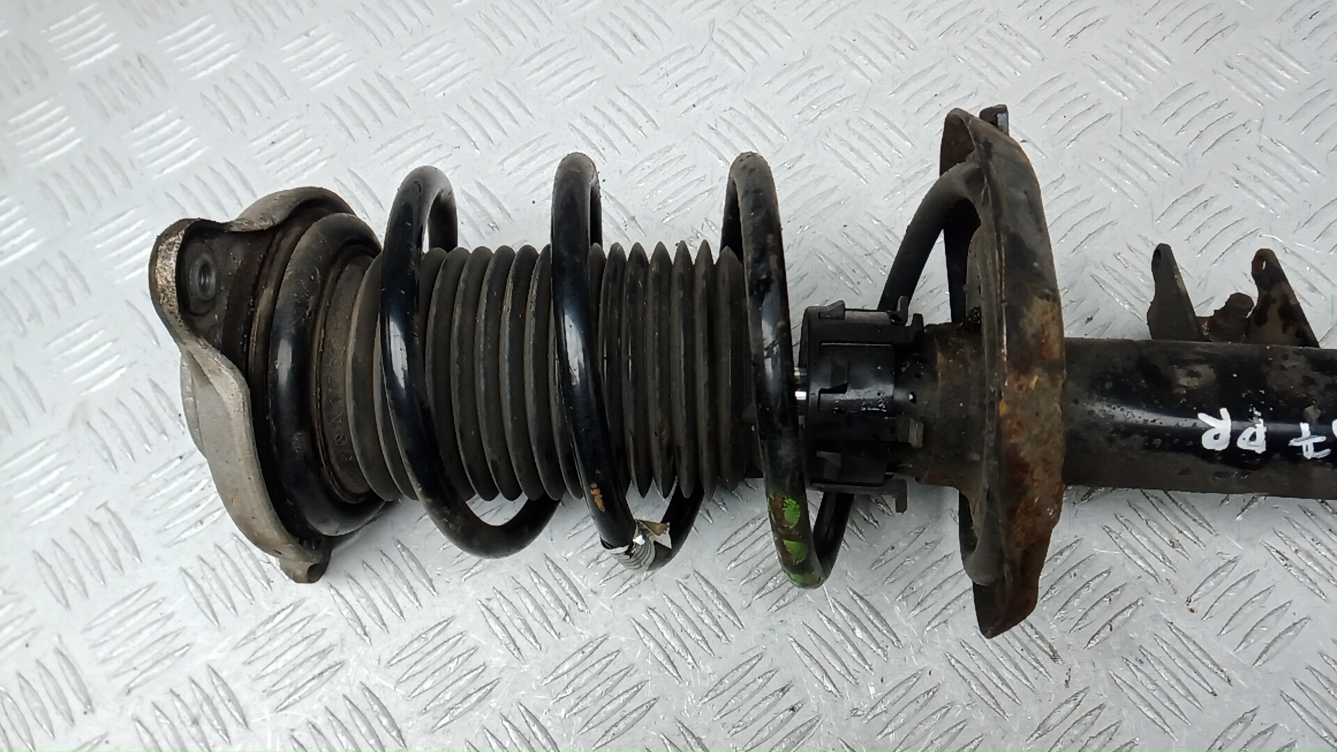 Амортизатор передний правый