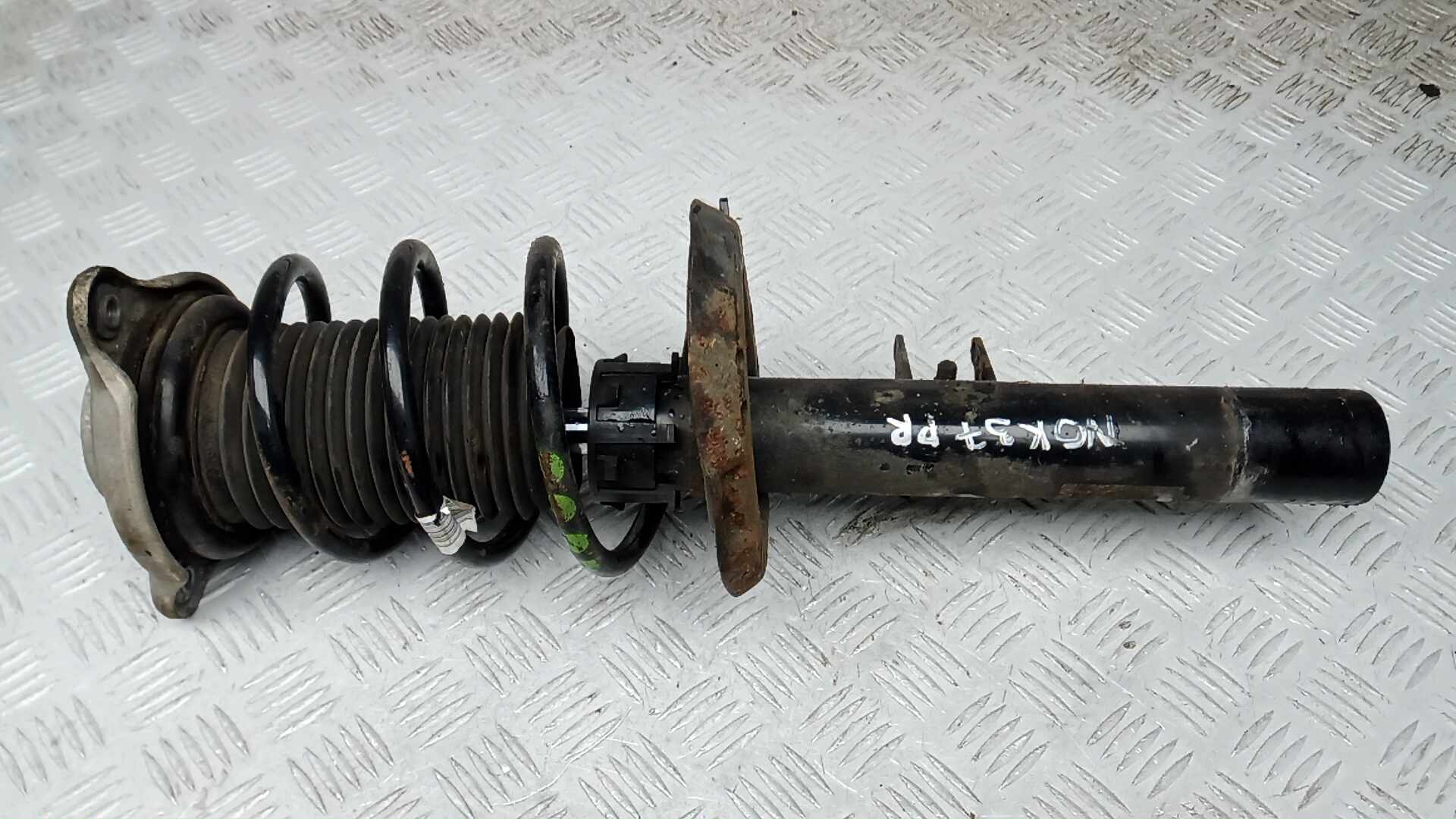 Амортизатор передний правый