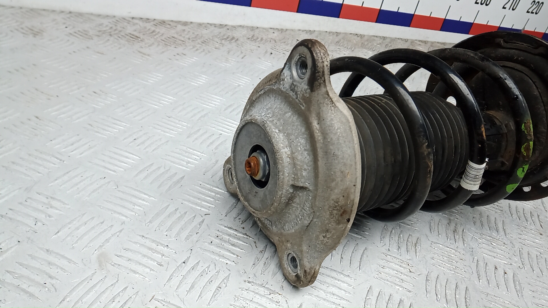 Амортизатор передний правый