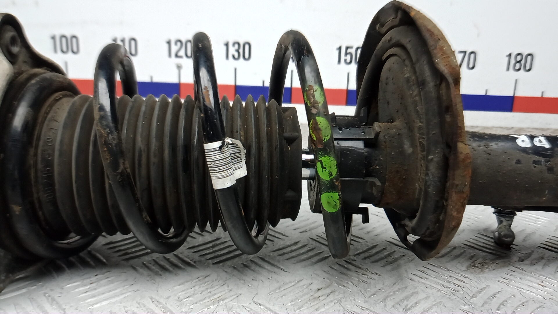 Амортизатор передний правый