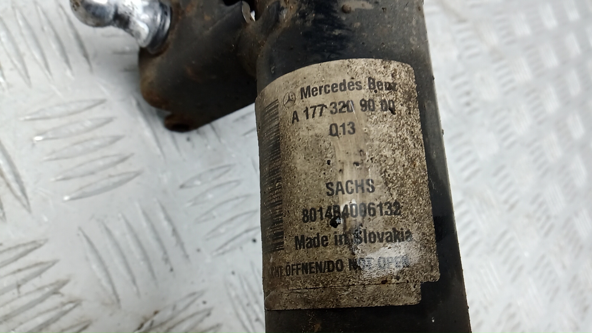 Амортизатор передний правый