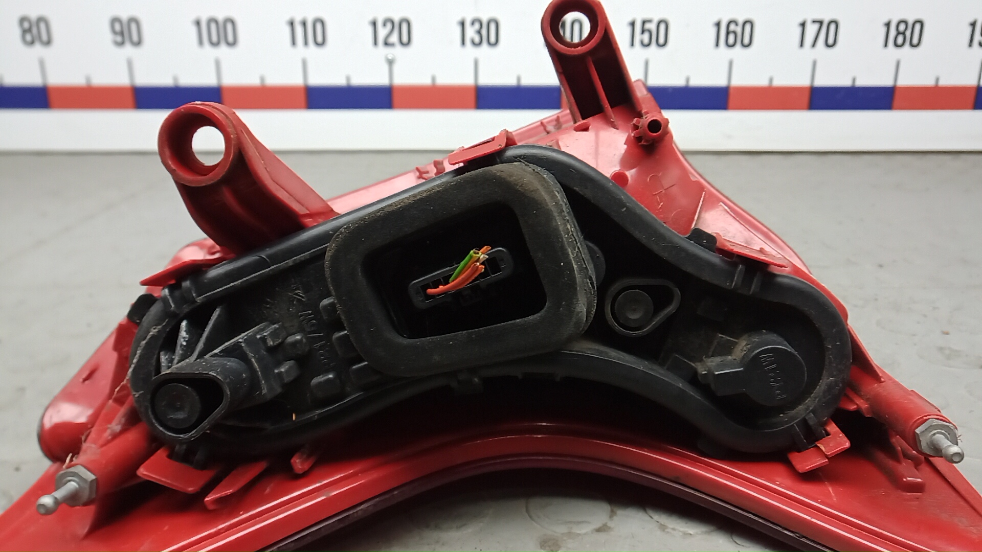 Фонарь задний правый