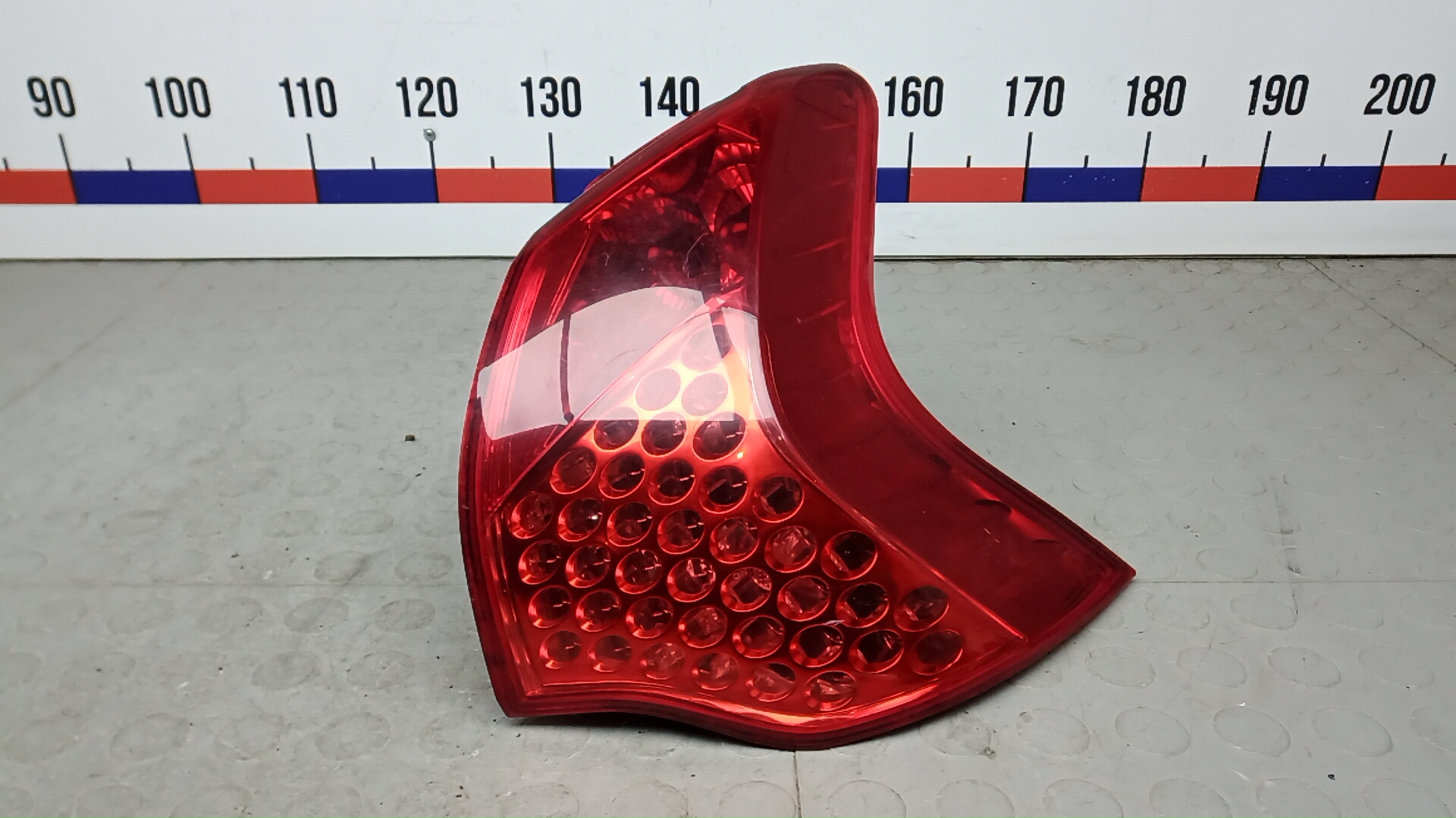 Фонарь задний правый