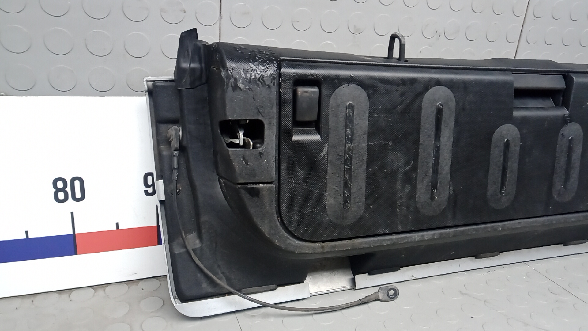 Дверь багажника нижняя (борт)