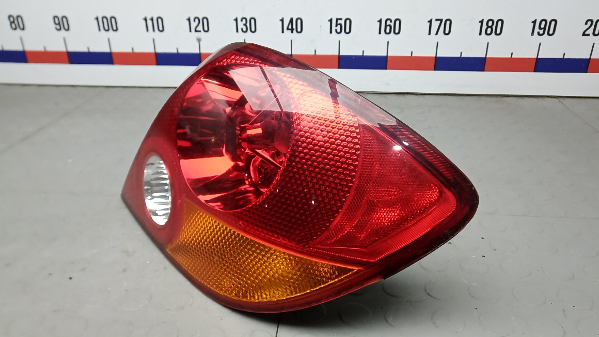 Фонарь задний правый