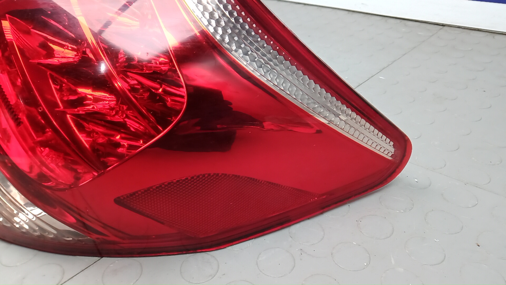 Фонарь задний правый