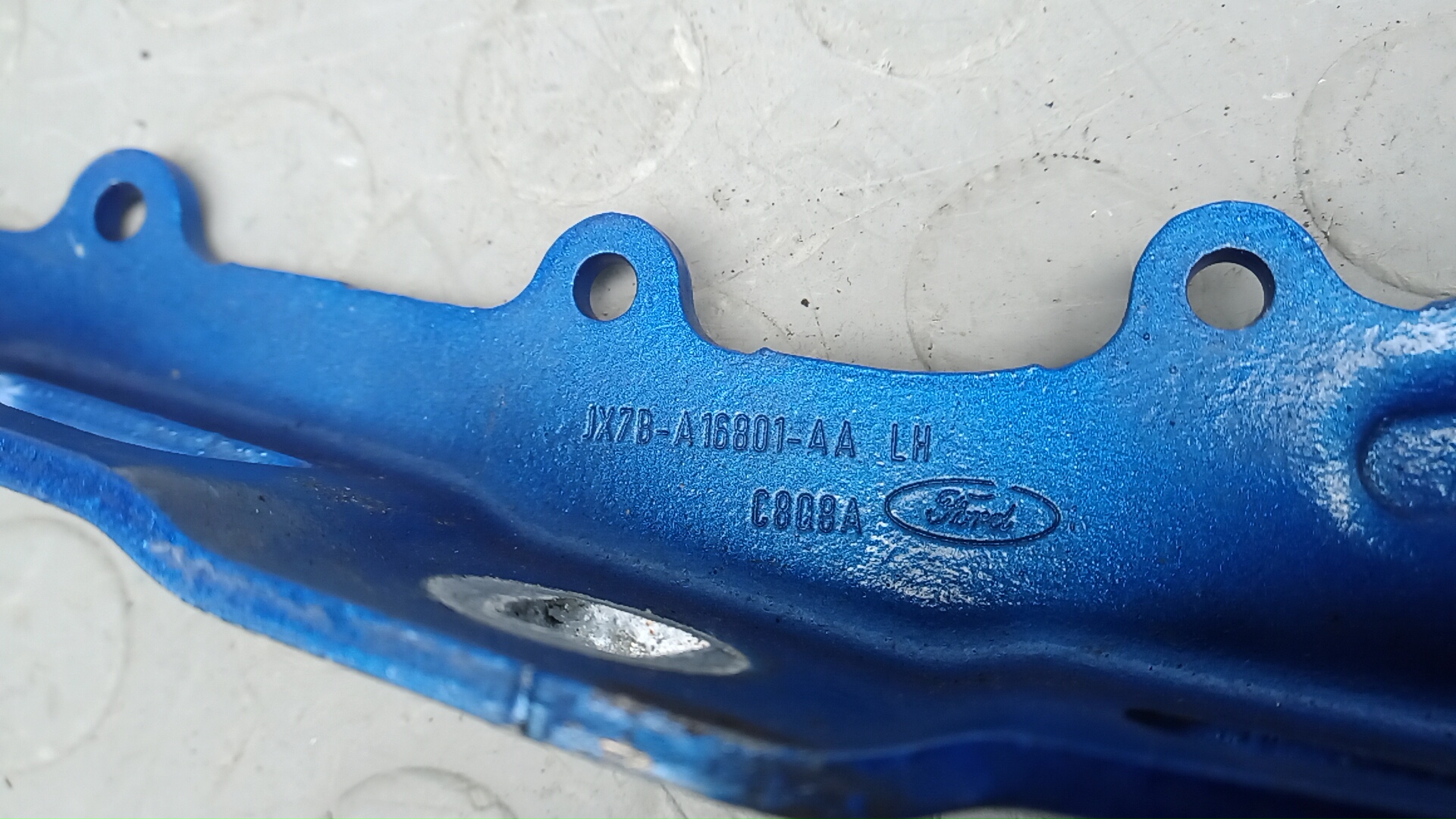 Петля капота