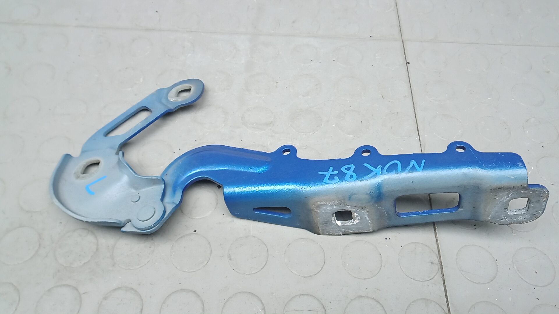 Петля капота