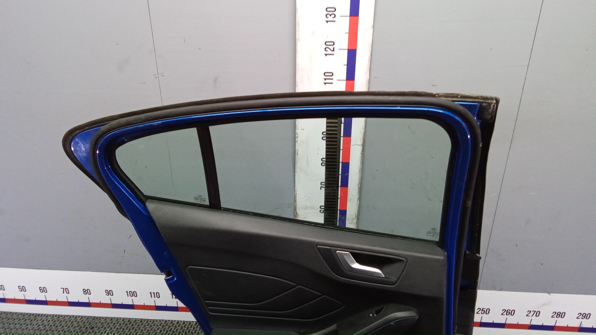 Дверь задняя левая