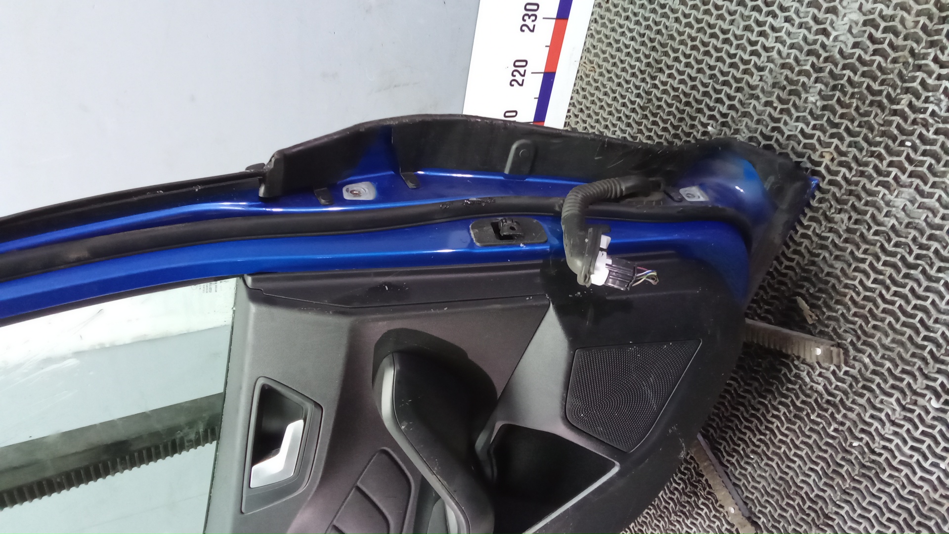 Дверь задняя левая