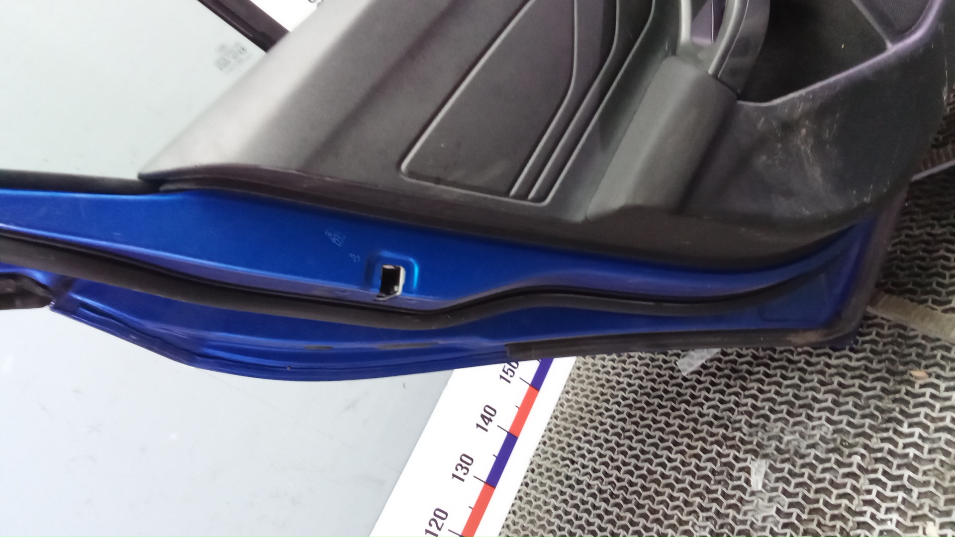 Дверь задняя левая