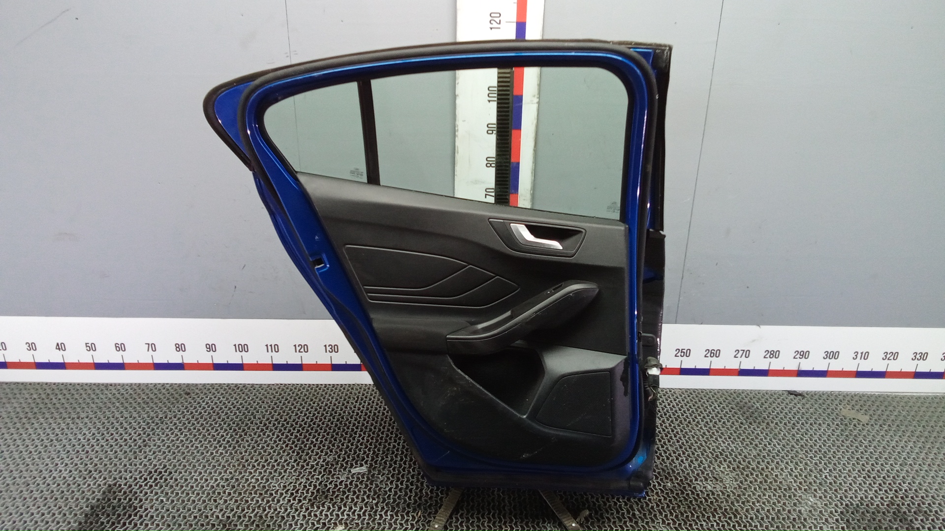 Дверь задняя левая