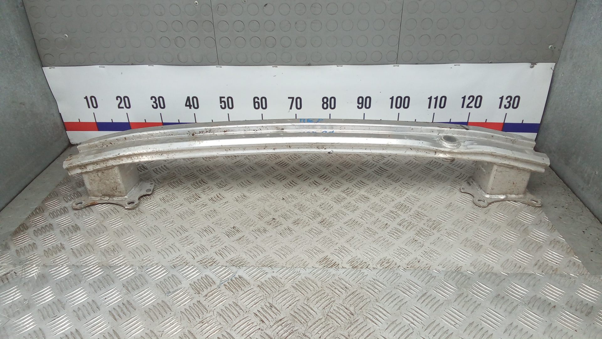 Усилитель заднего бампера