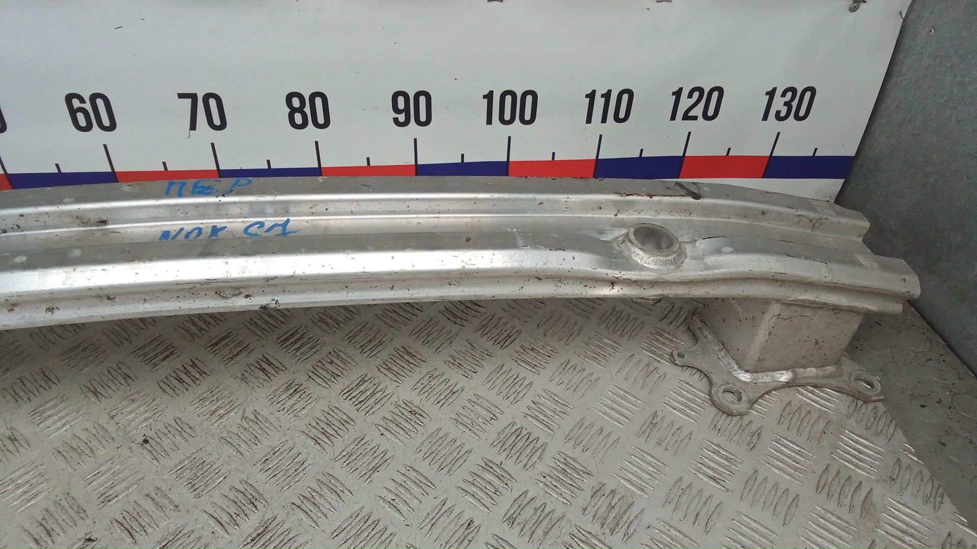 Усилитель заднего бампера