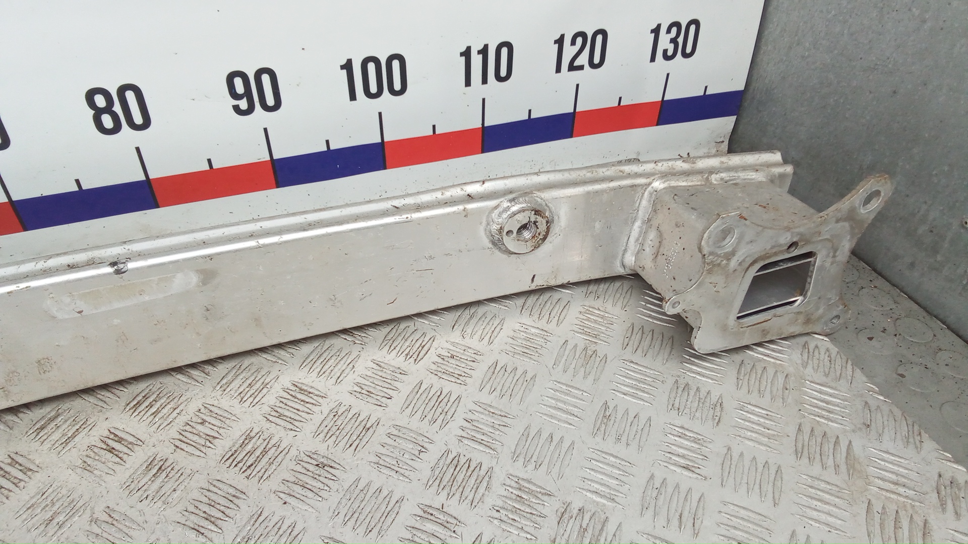 Усилитель заднего бампера