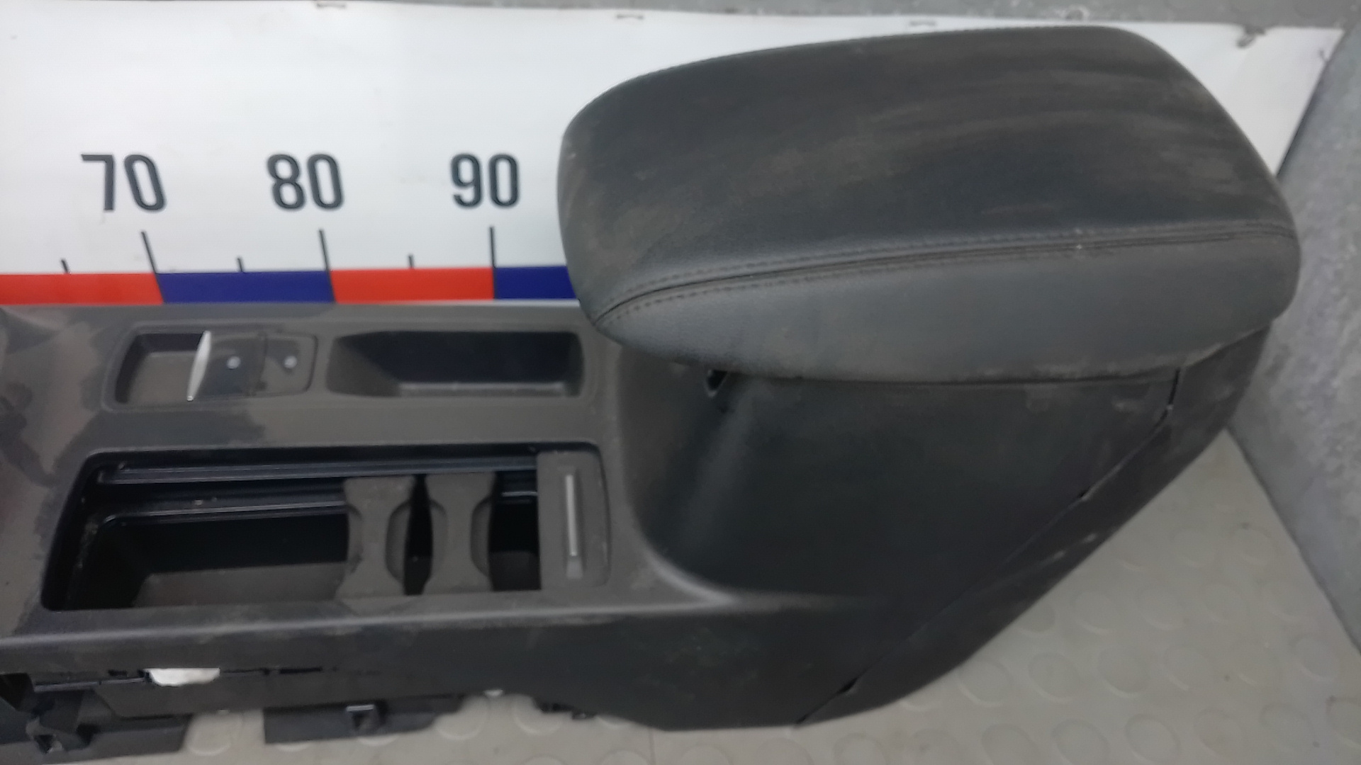 Подлокотник