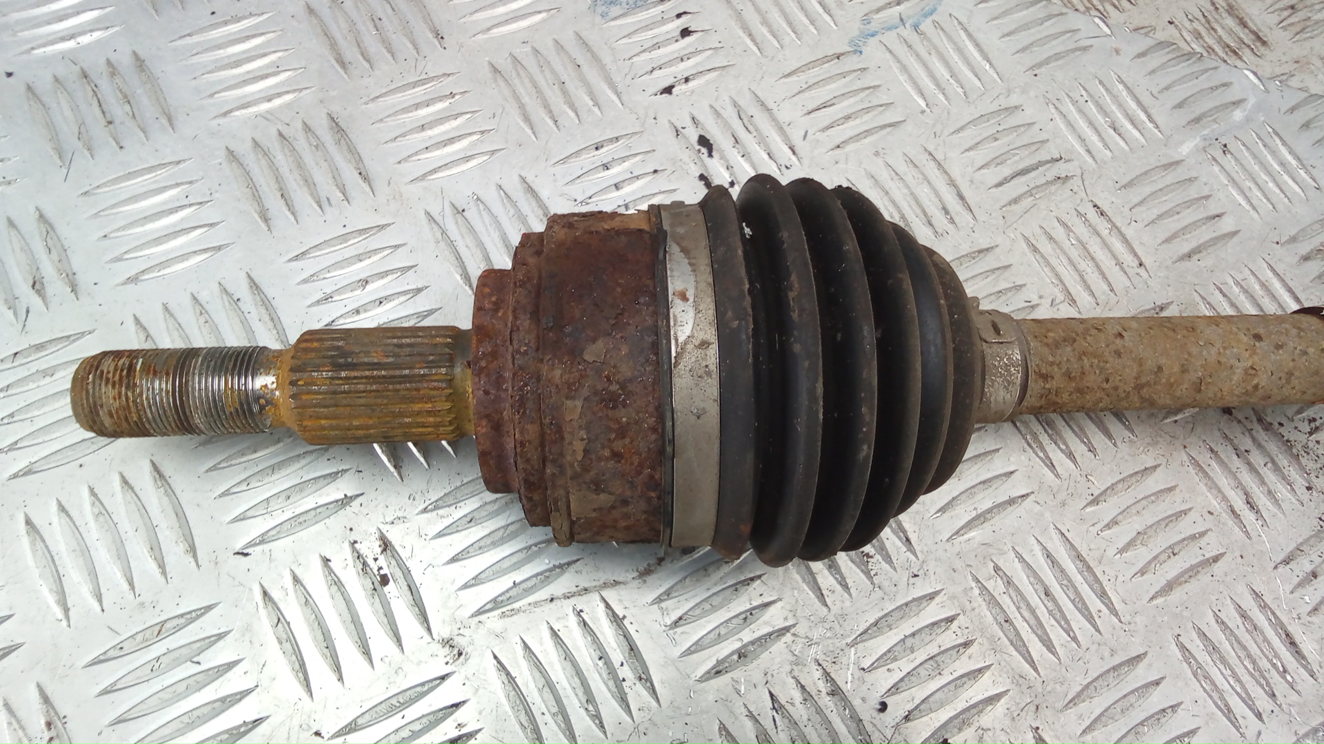 Полуось передняя левая