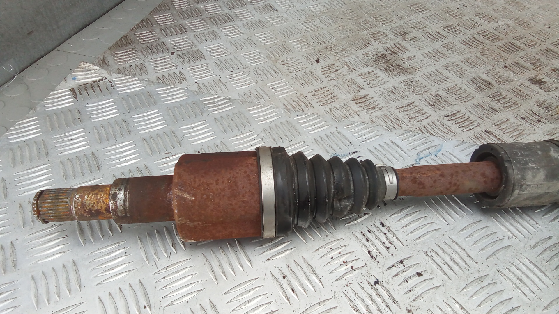 Полуось передняя правая