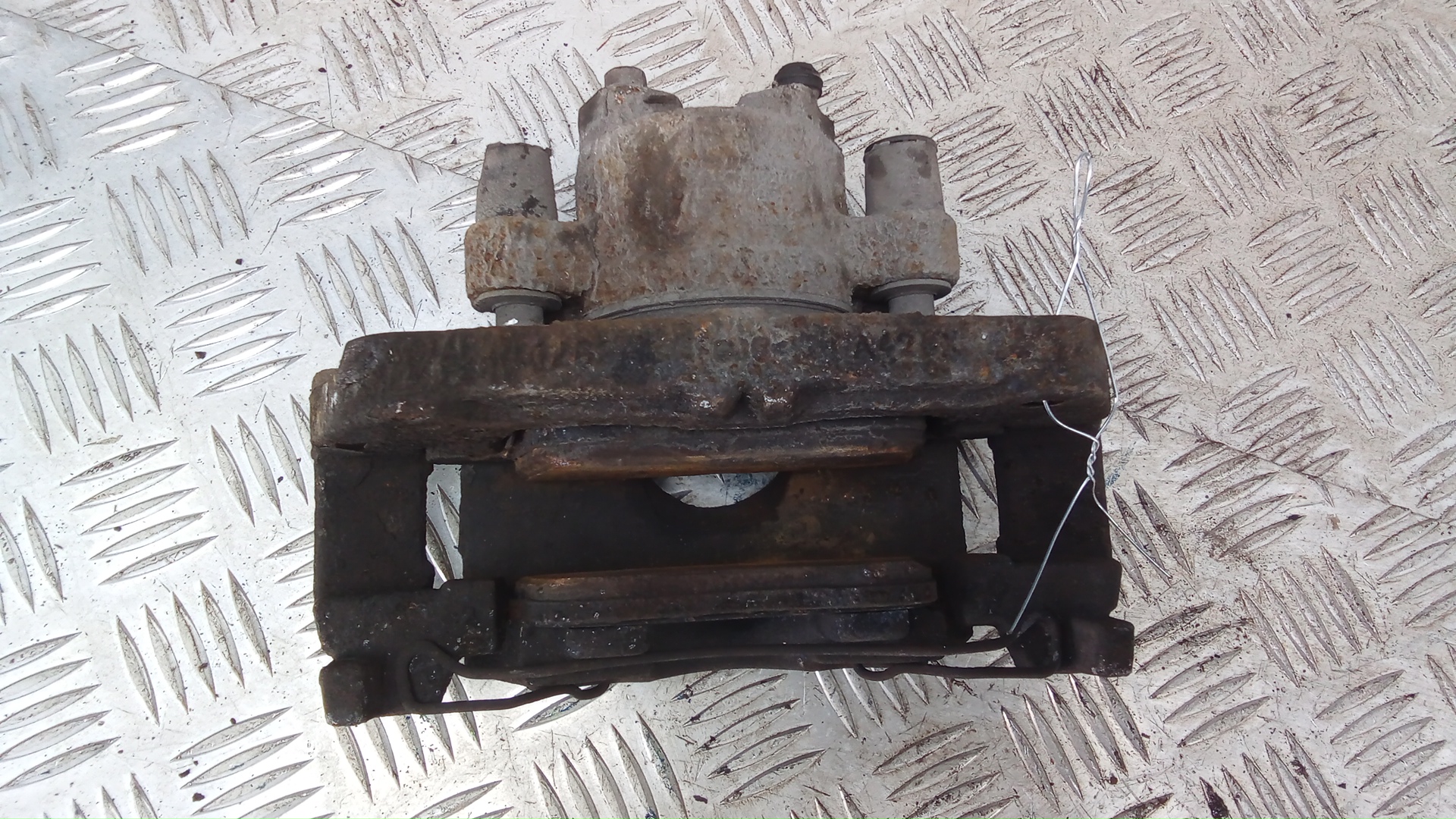 Суппорт передний правый