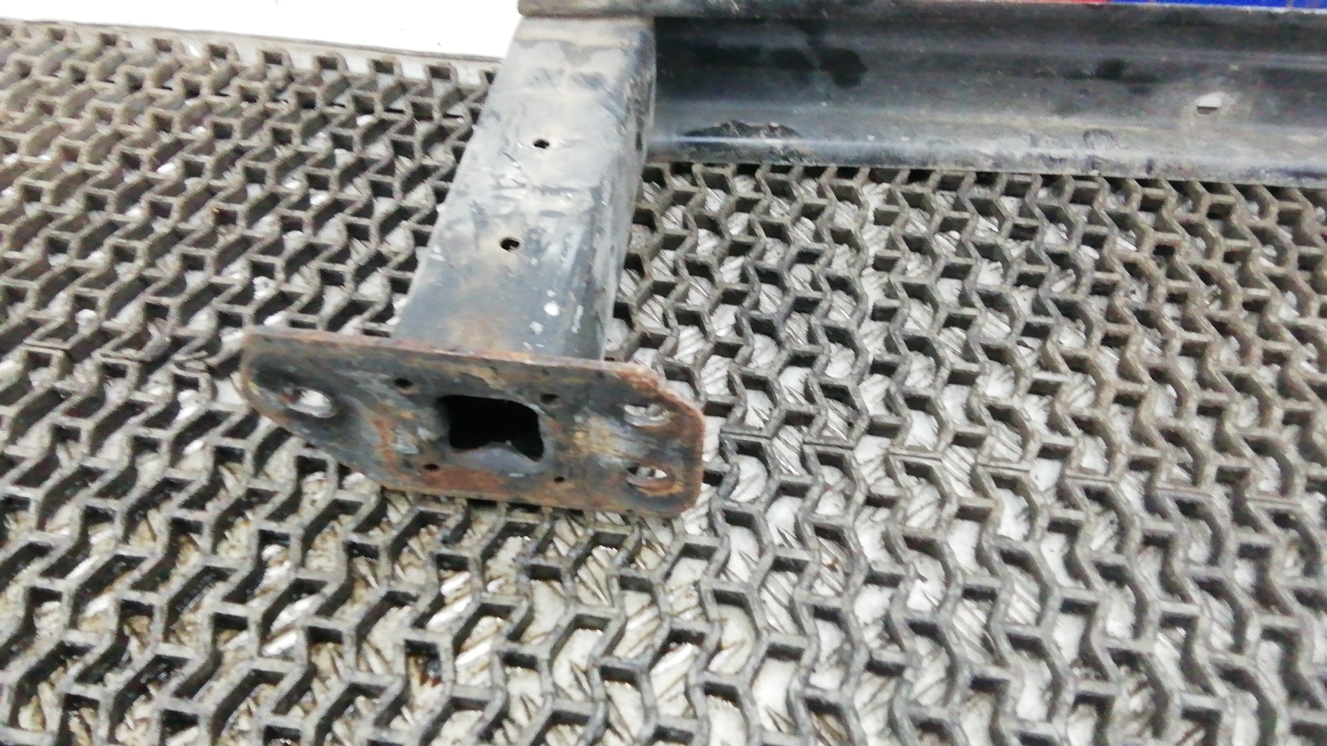 Кронштейн усилителя переднего бампера