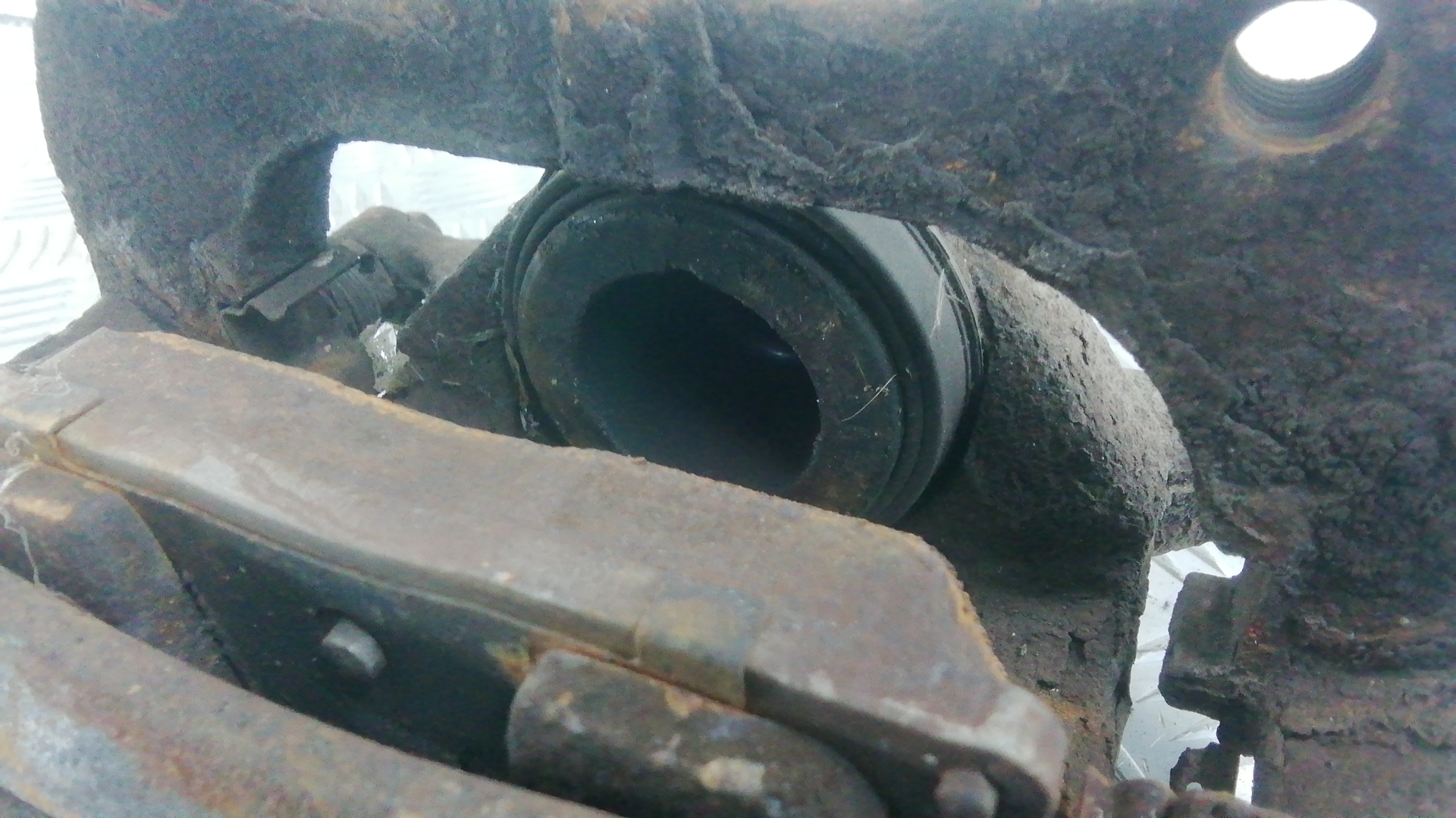 Суппорт передний левый