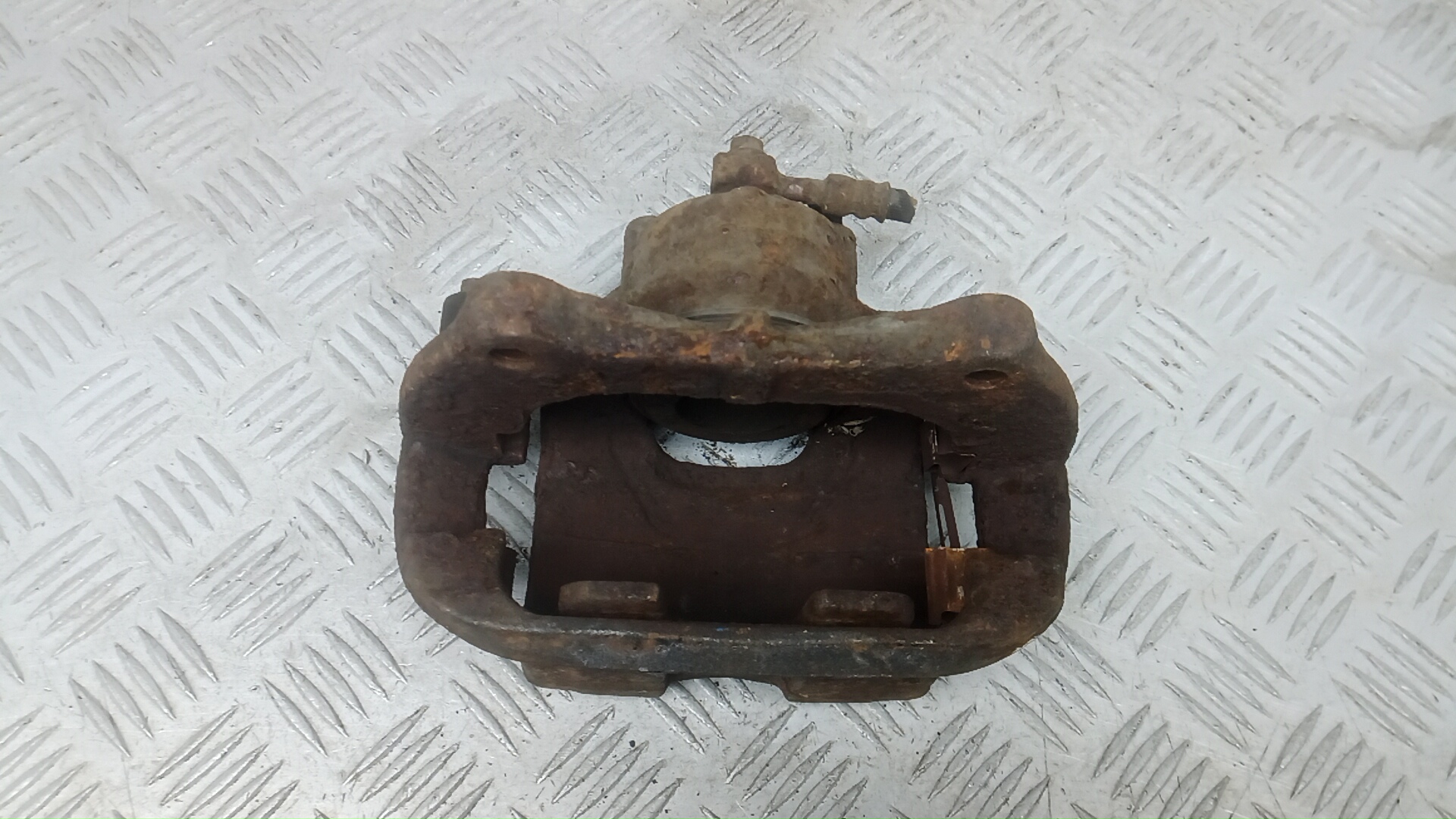 Суппорт передний правый