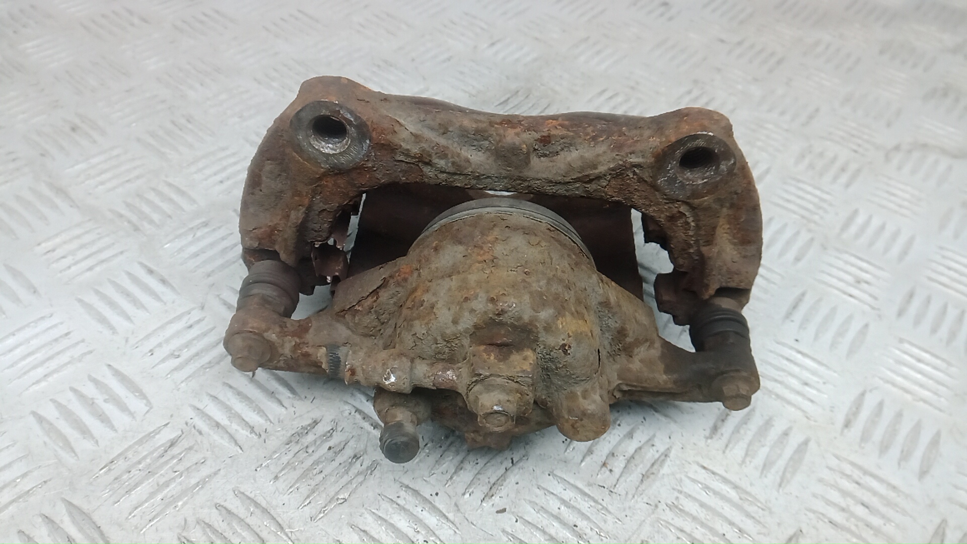 Суппорт передний правый