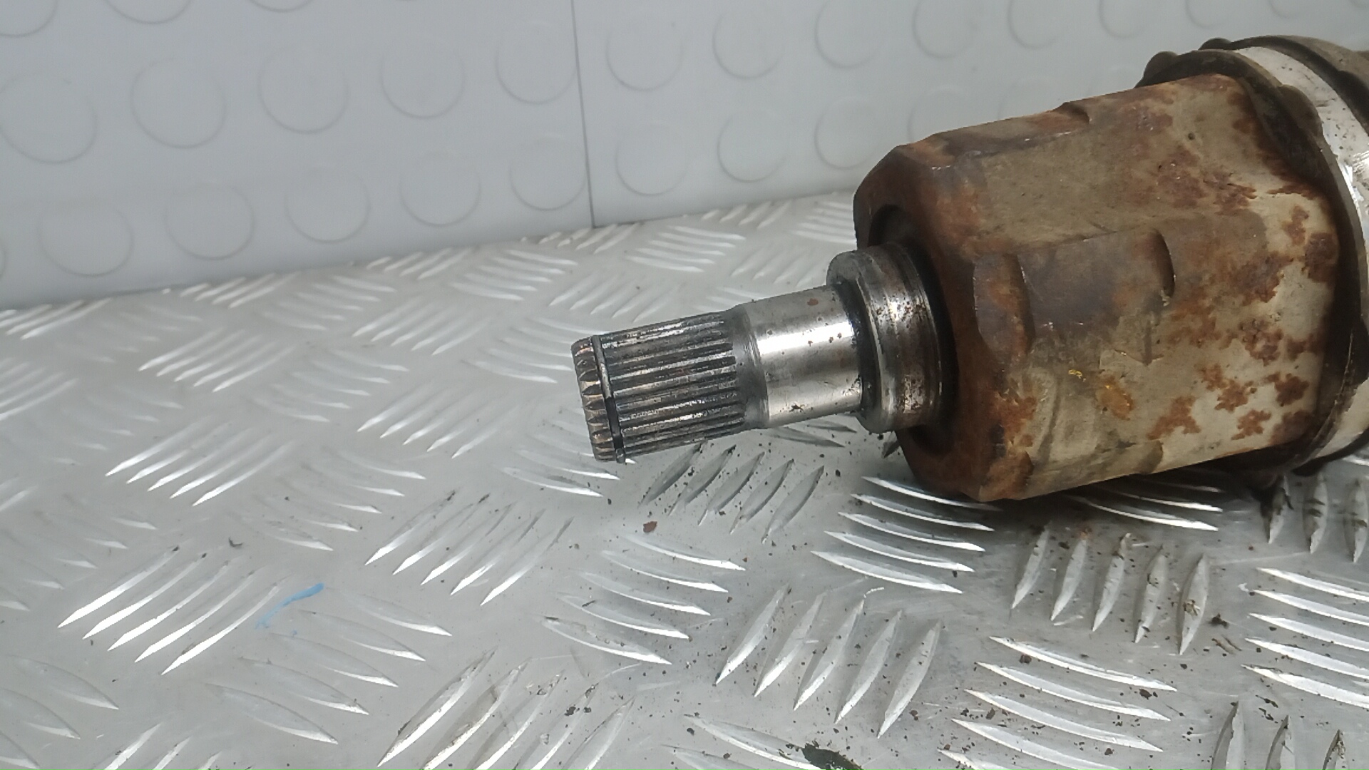 Полуось передняя левая