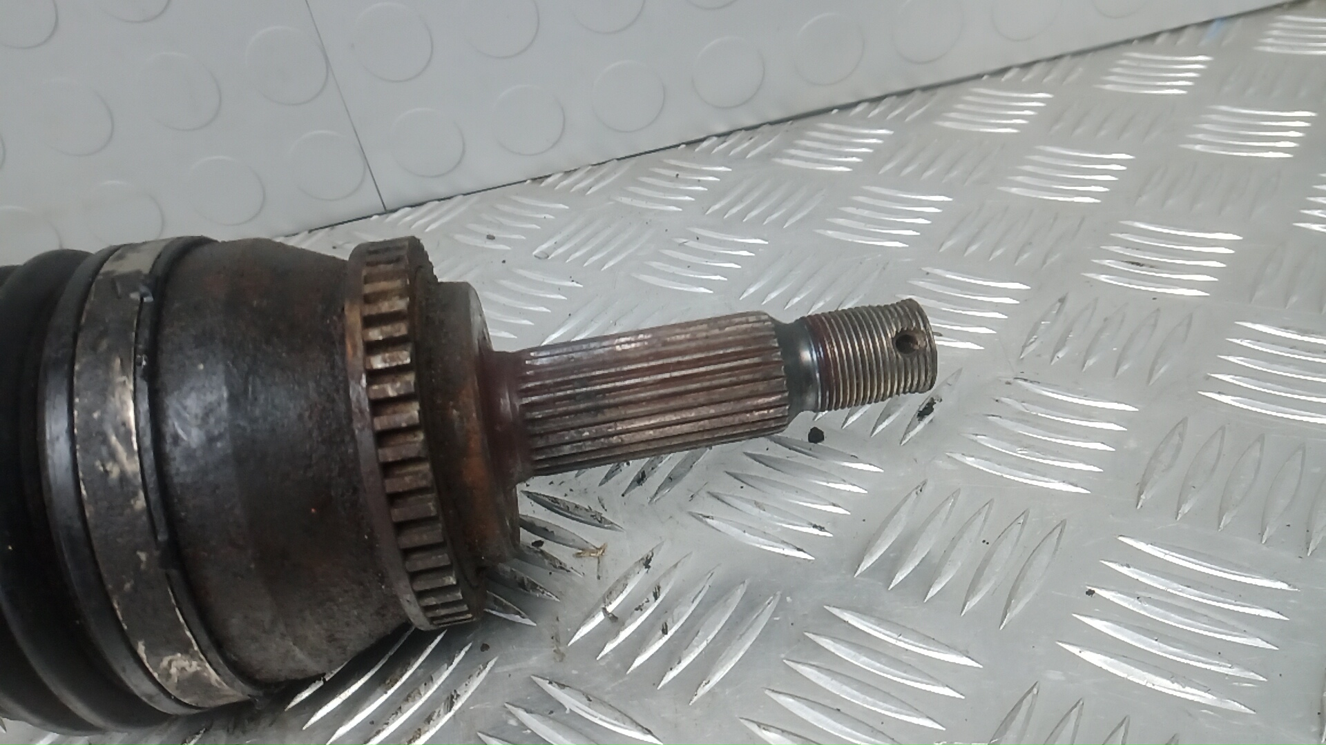 Полуось передняя левая