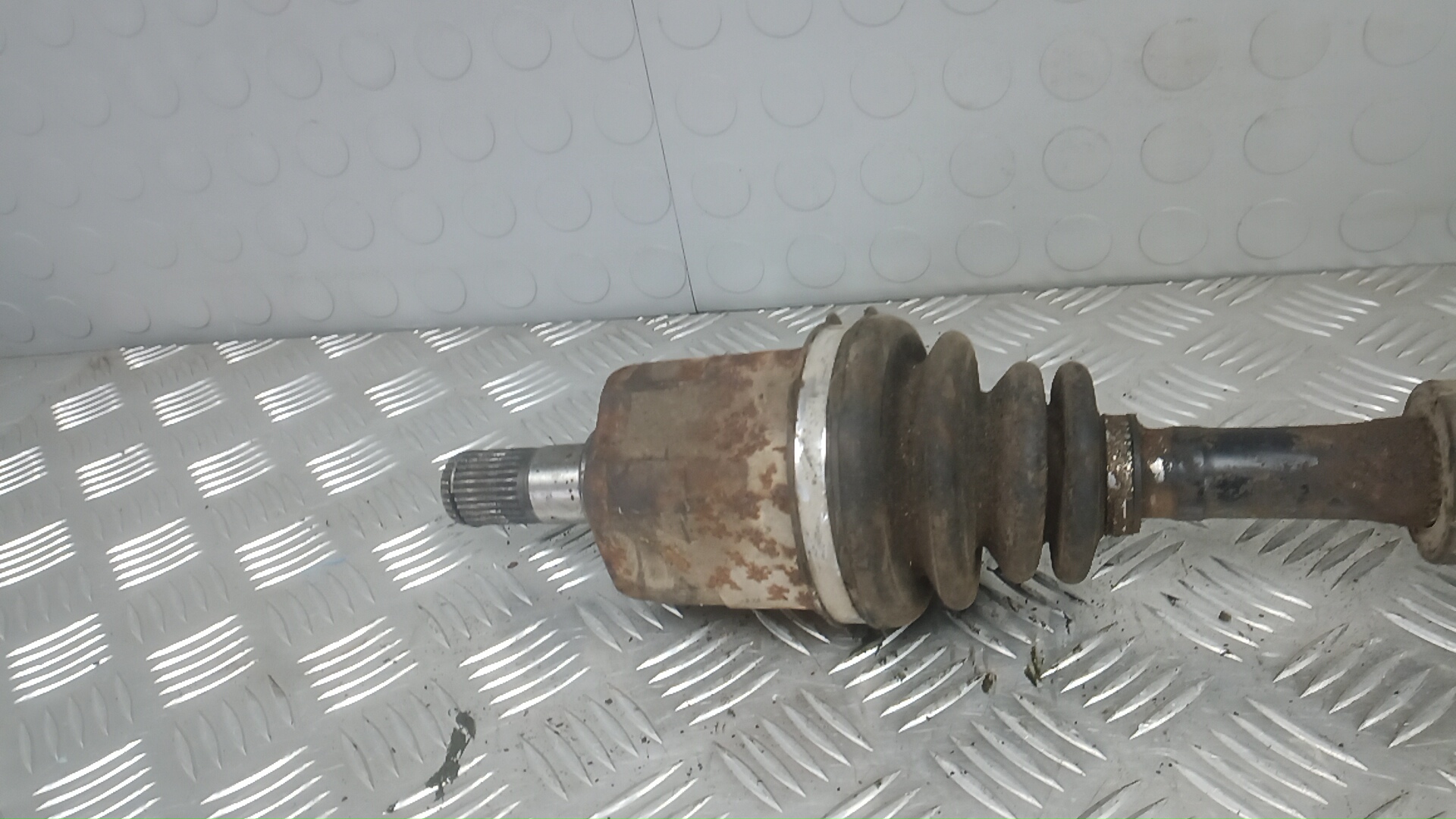 Полуось передняя левая