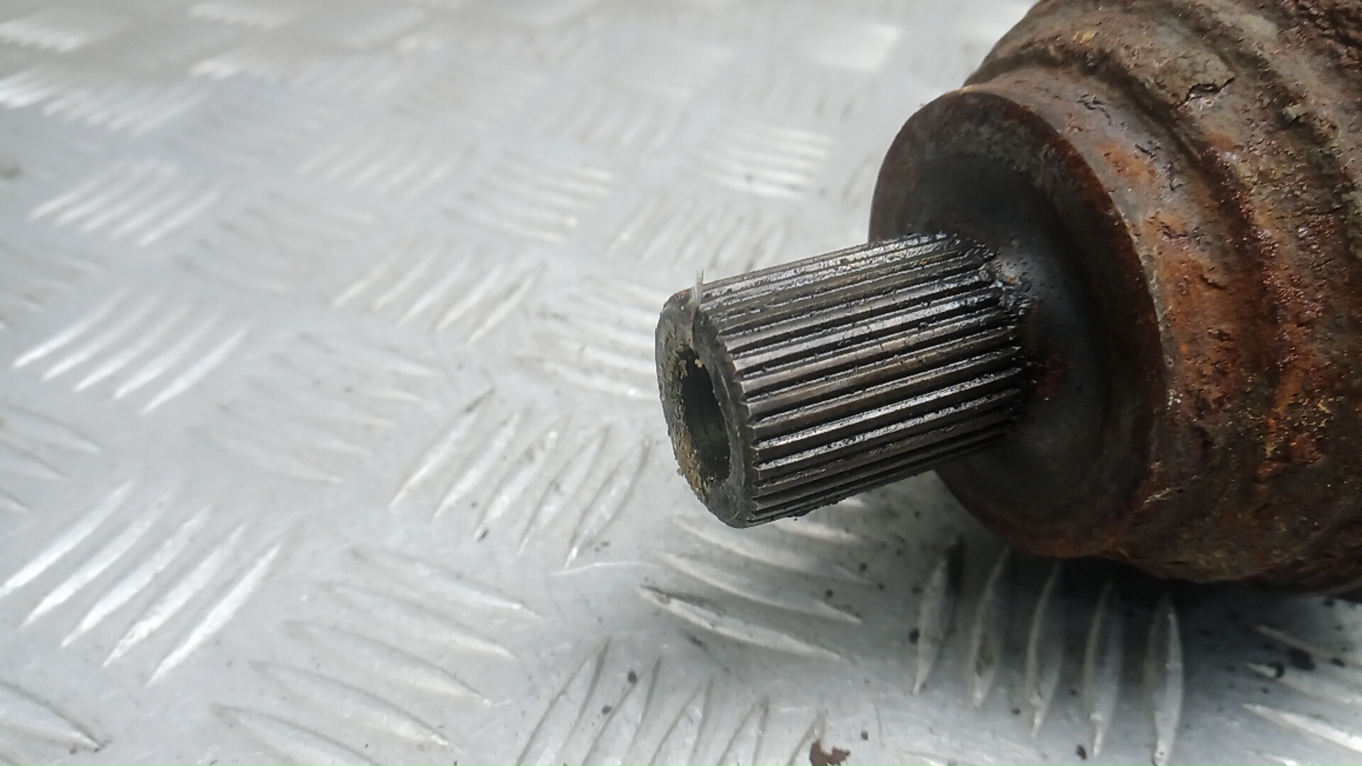 Полуось передняя правая