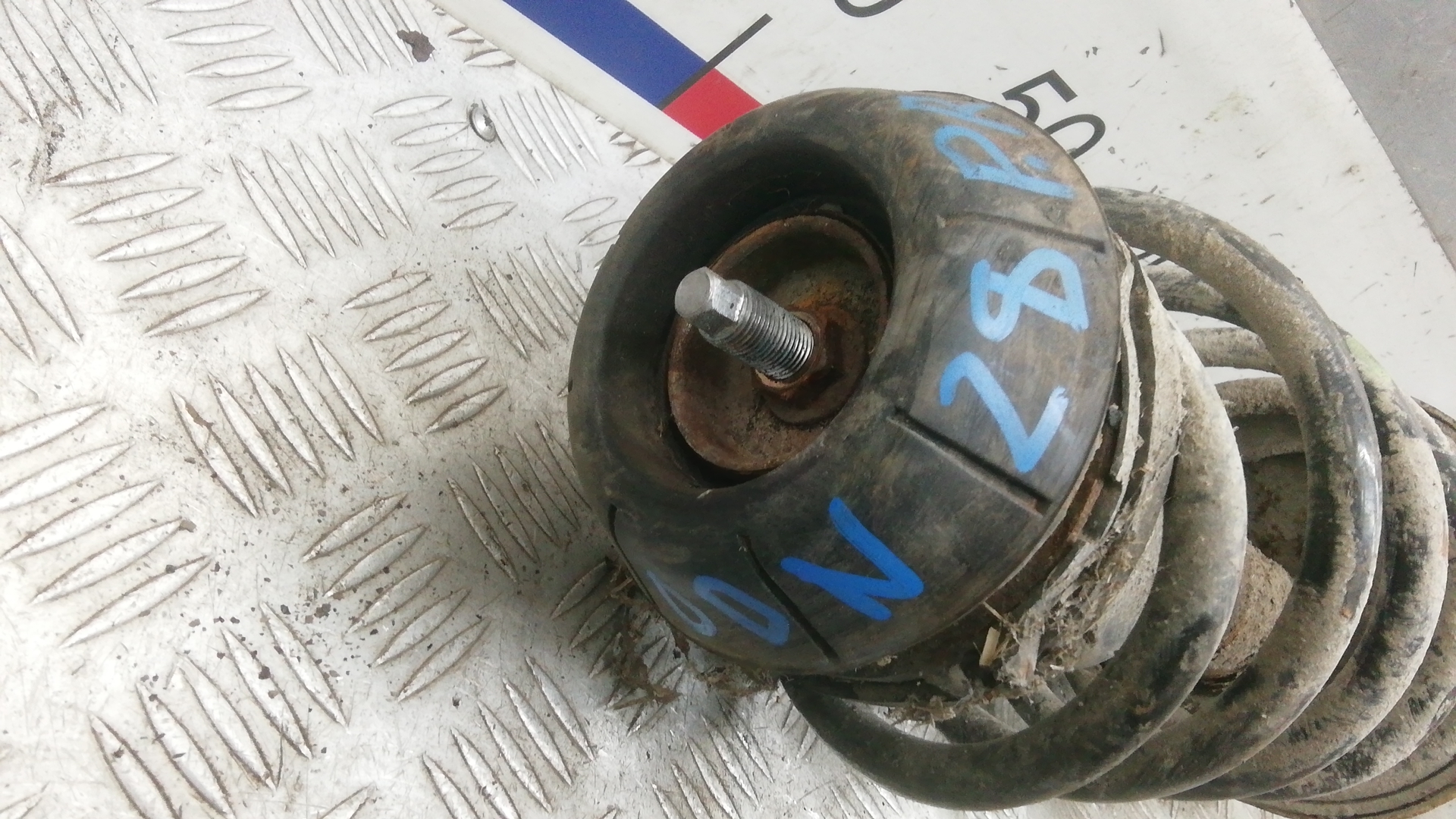 Амортизатор передний правый