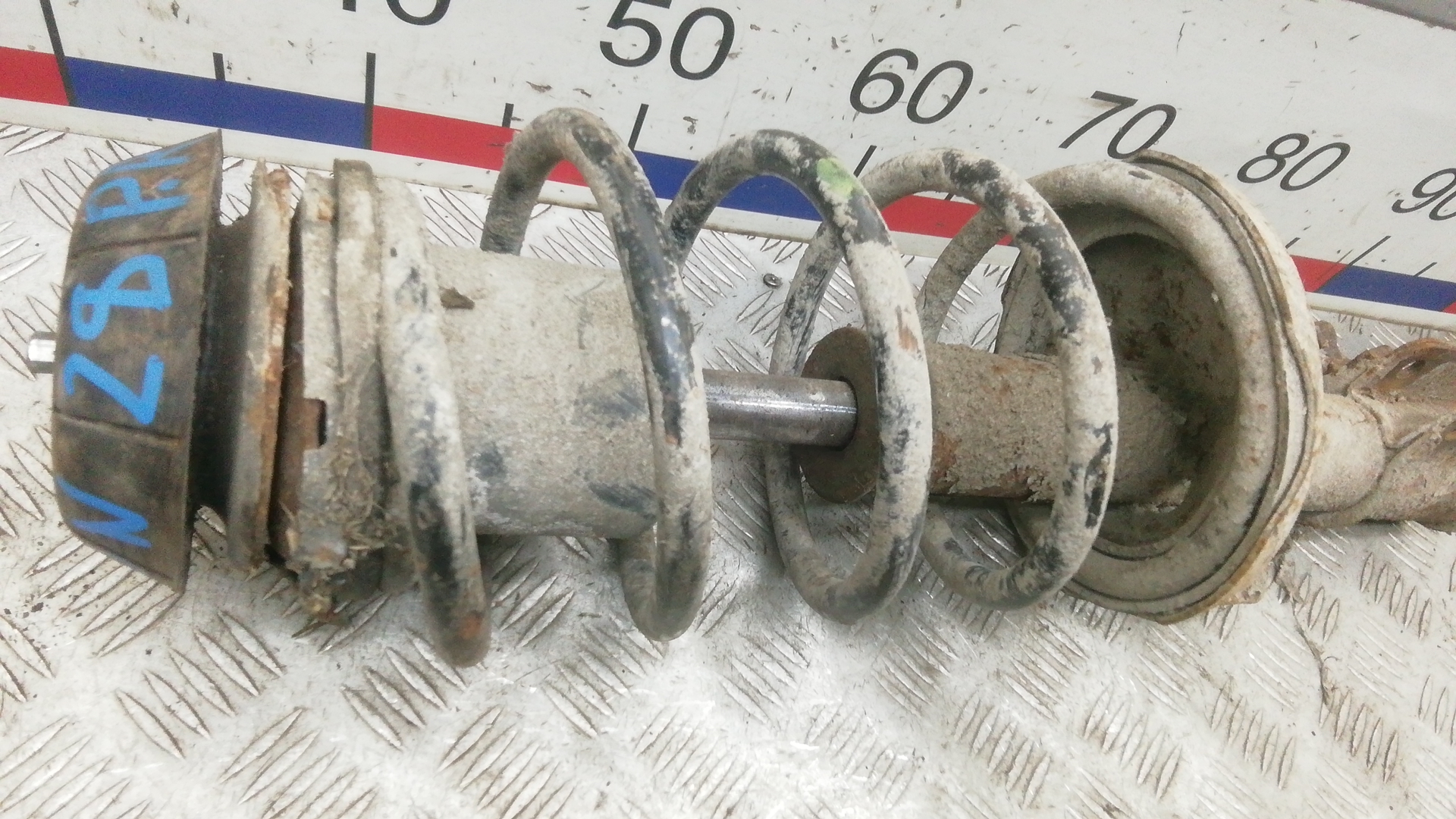 Амортизатор передний правый