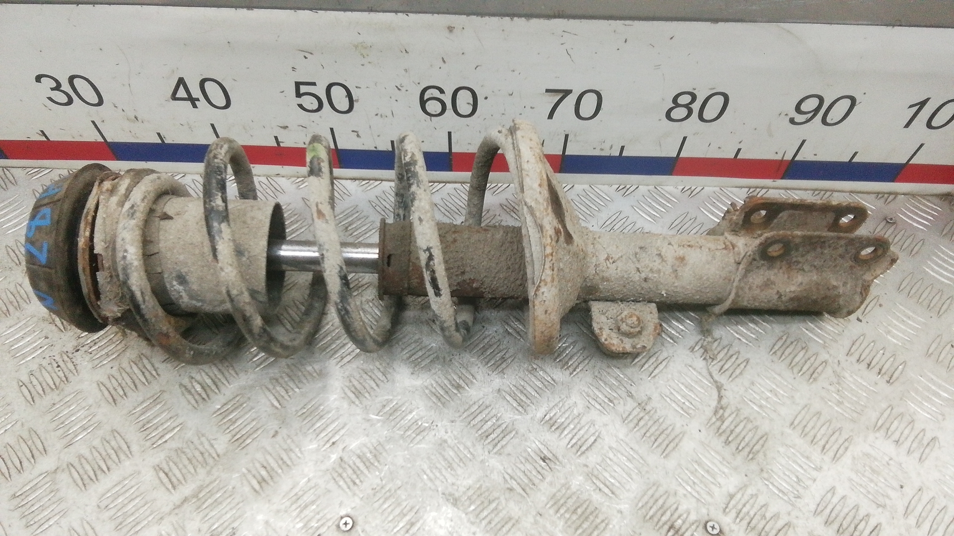 Амортизатор передний правый