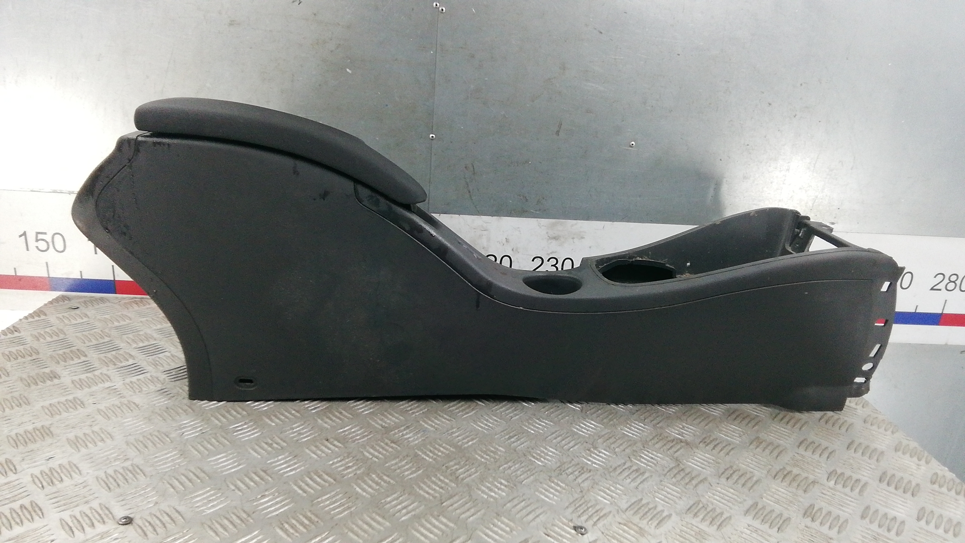 Подлокотник