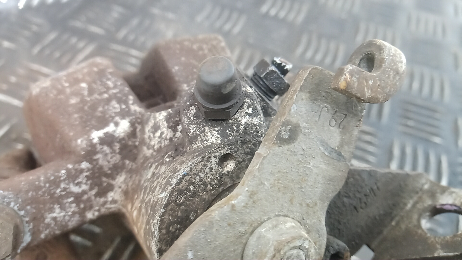 Суппорт задний левый