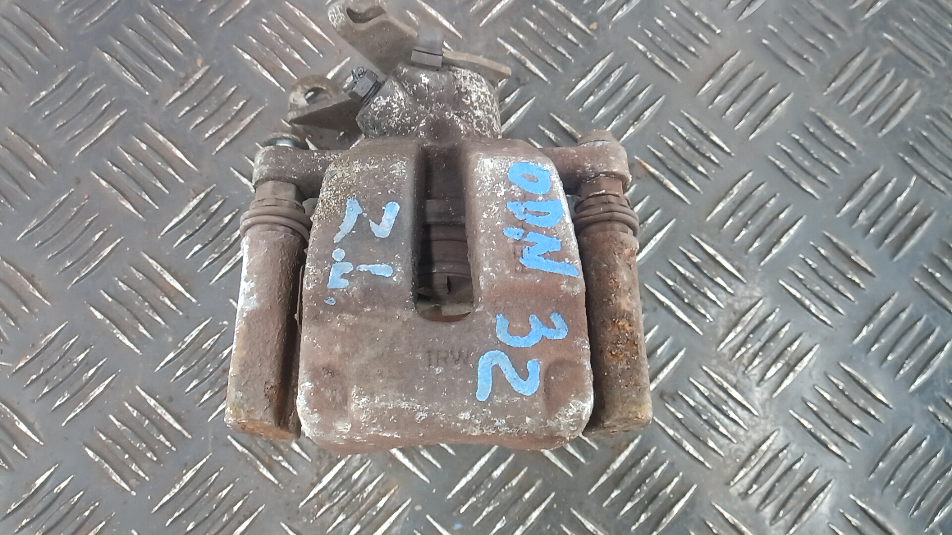 Суппорт задний левый