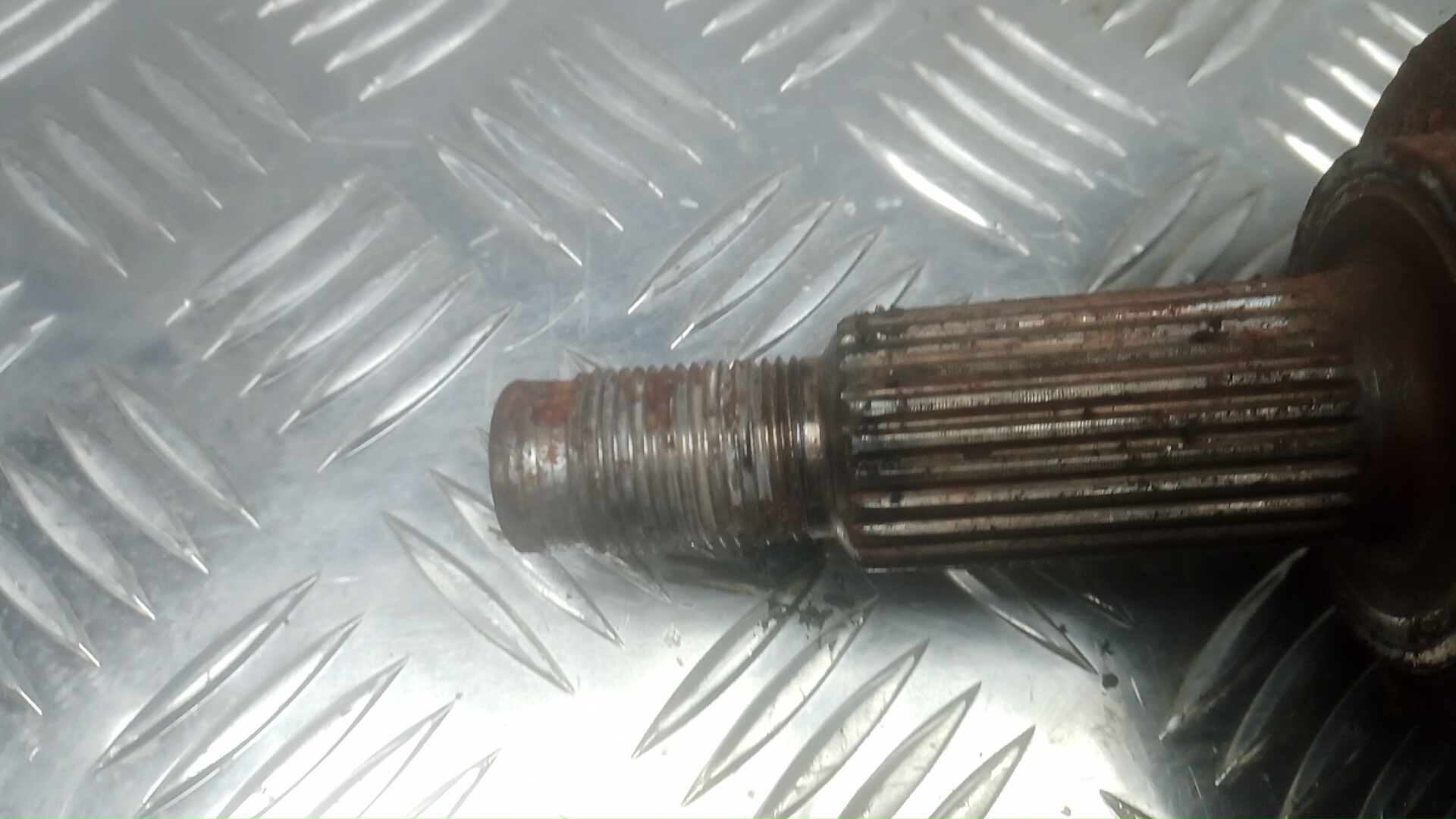 Полуось передняя правая