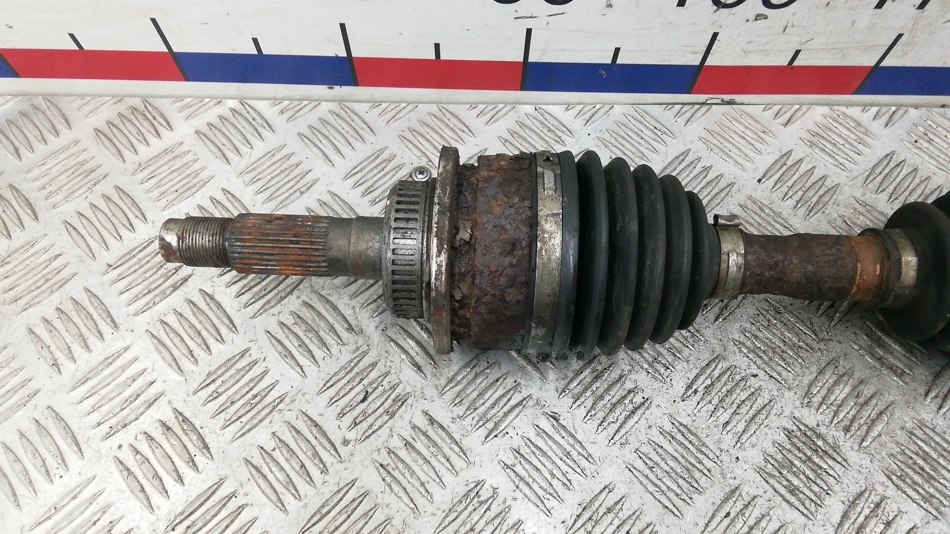 Полуось передняя левая