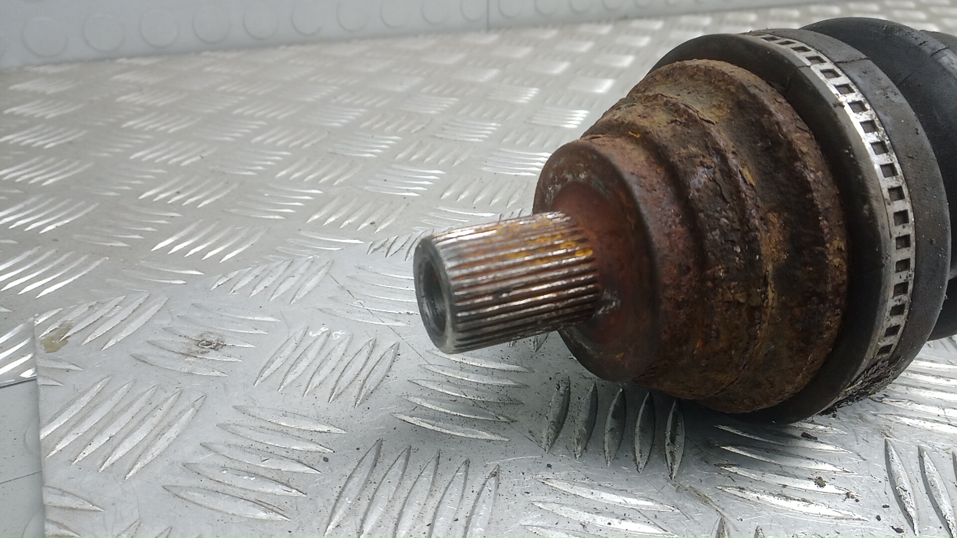 Полуось передняя правая