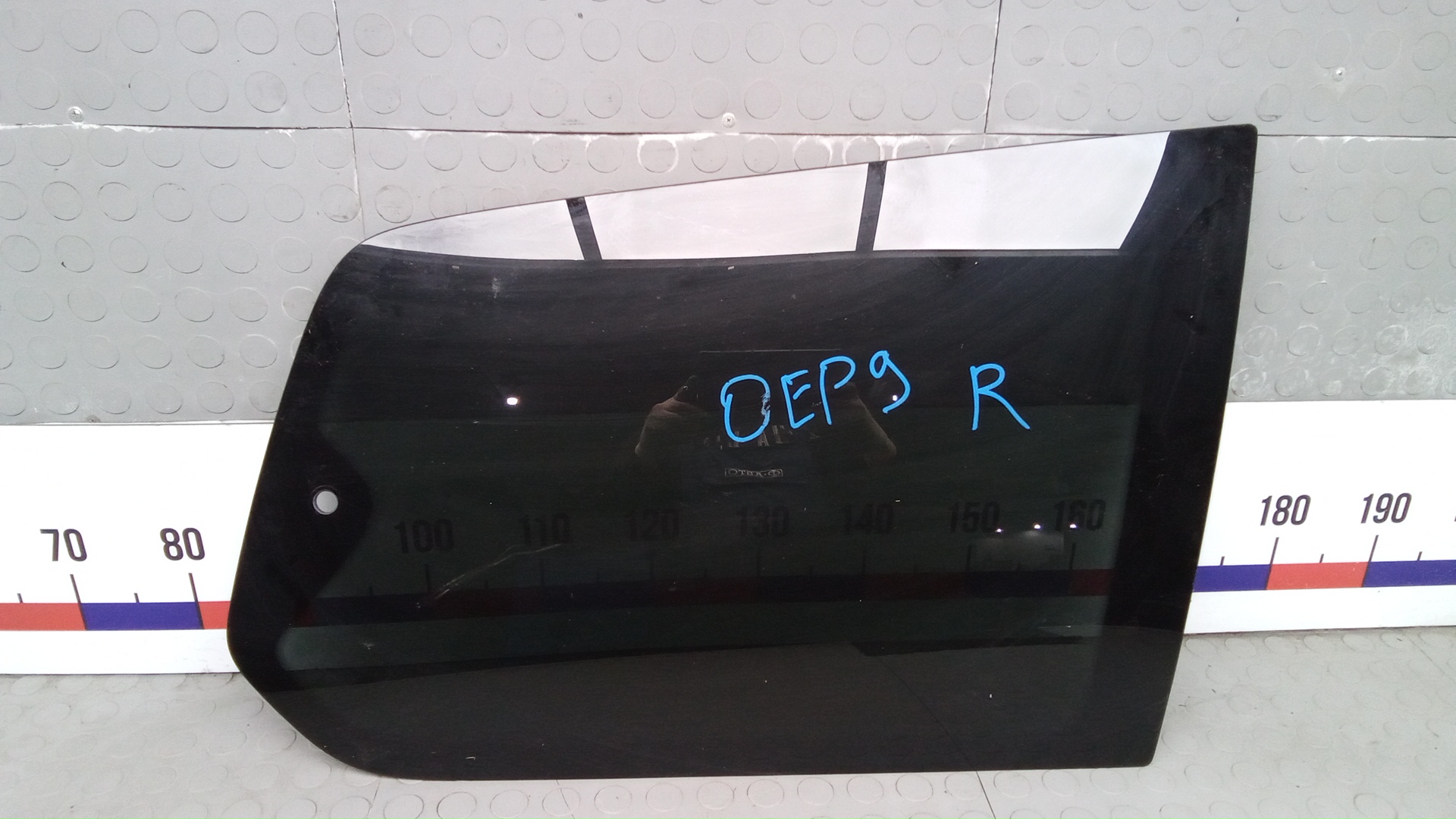 Стекло кузовное глухое правое