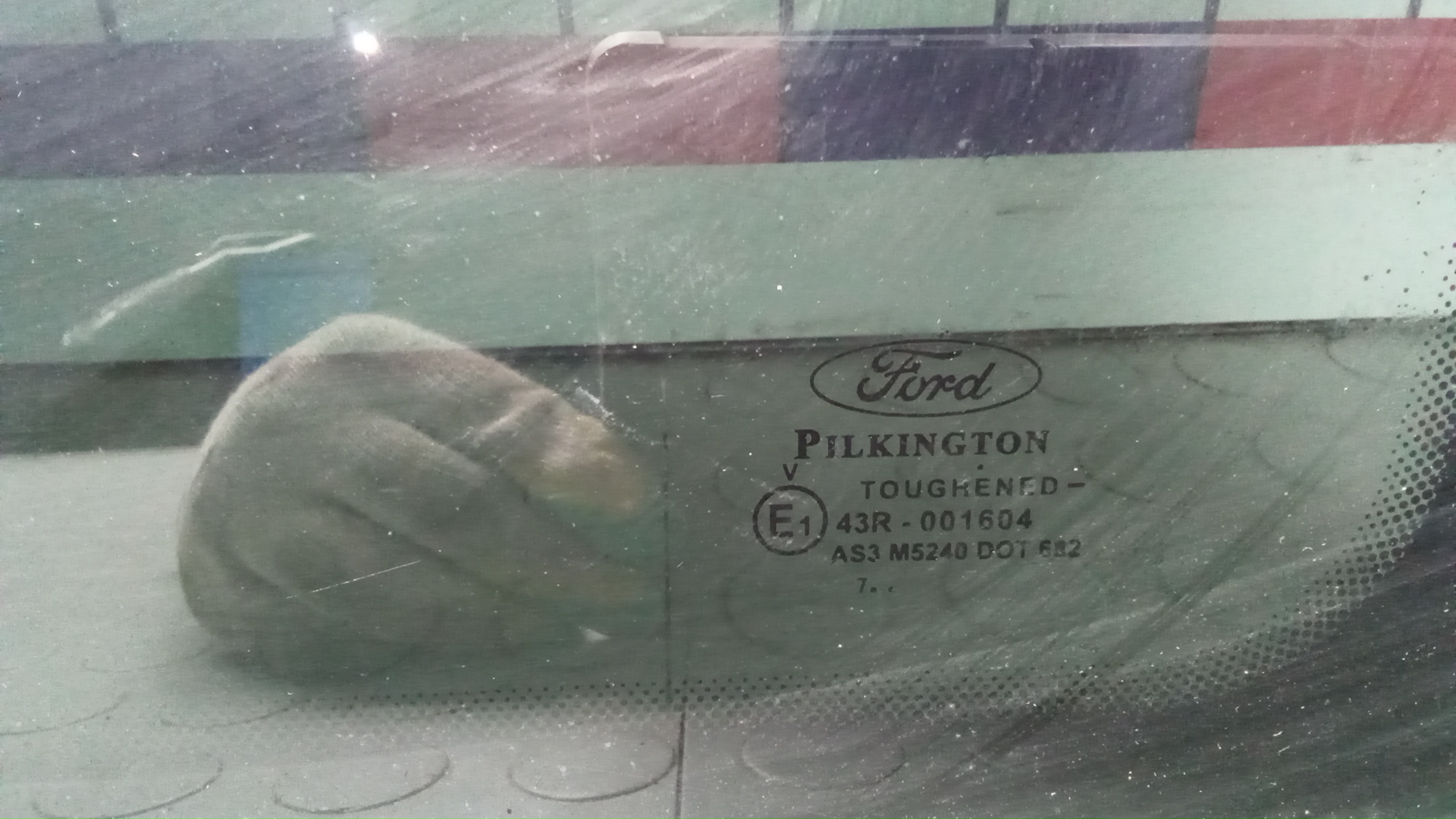 Стекло кузовное глухое правое