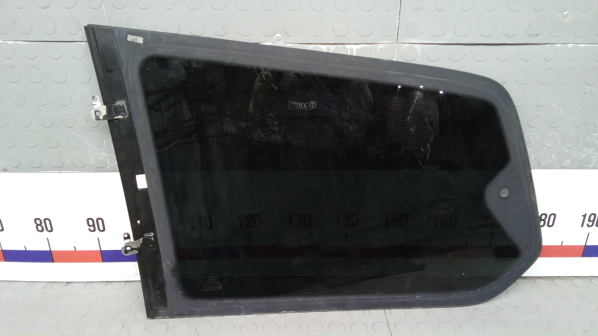 Стекло кузовное глухое правое