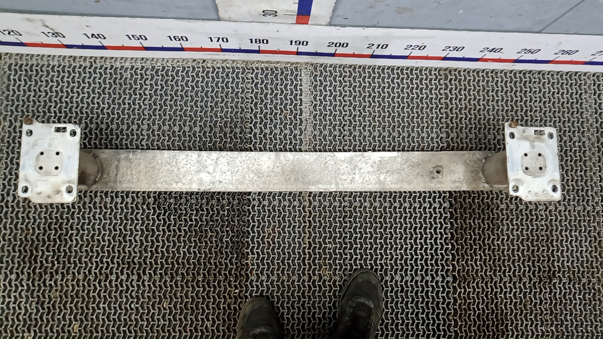 Кронштейн усилителя переднего бампера